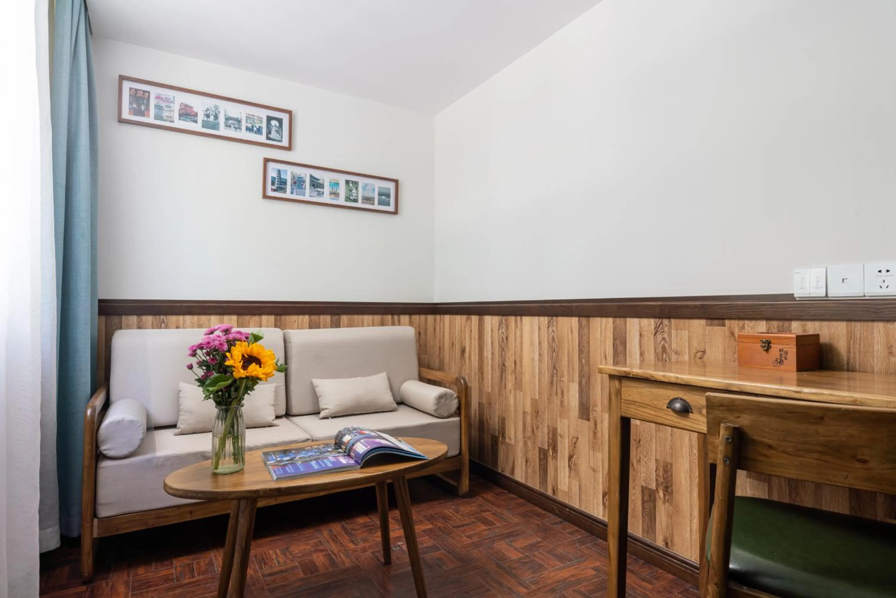 Seating area in Nost algia Hotel Near University of Technology -Shanxi museum 时光漫步酒店 山西博物院太原理工大学店 Free fresh ground coffee,Free laundry service