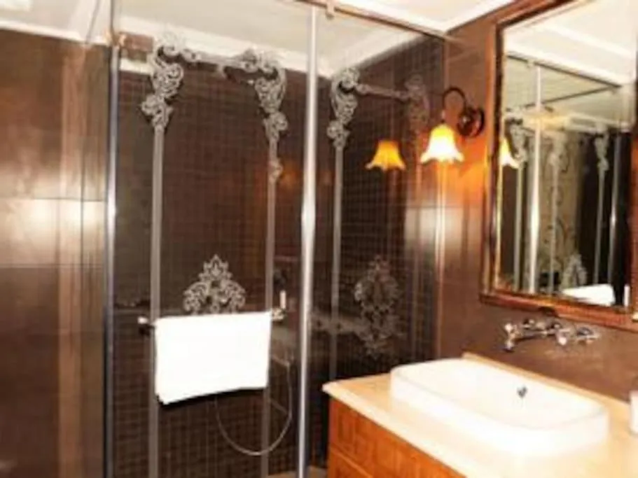 Shower in Aslan Residence