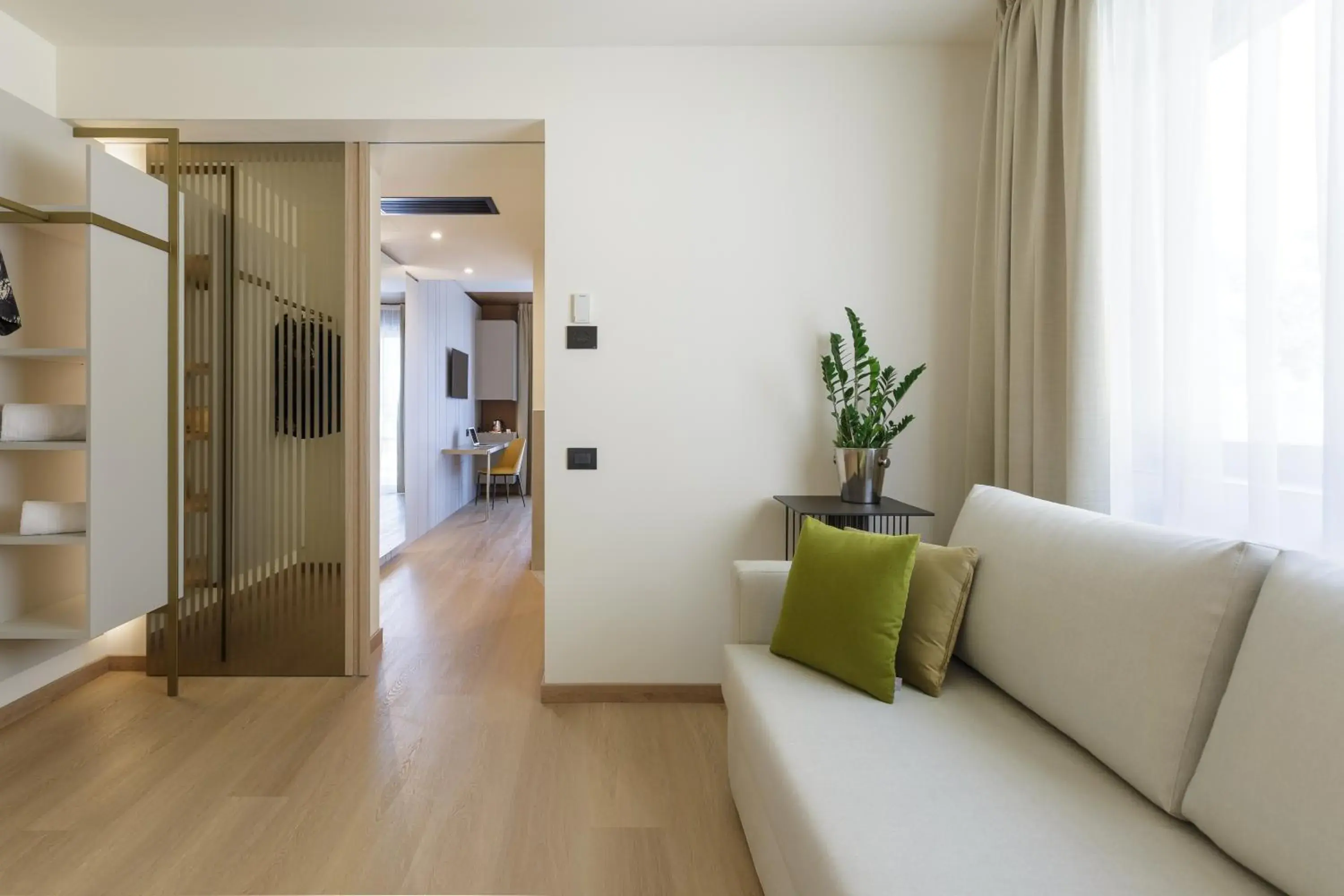 Family Room with Lake View in Hotel Drago - Garda Lake Collection Family Room with Lake View in Hotel Drago - Garda Lake Collection