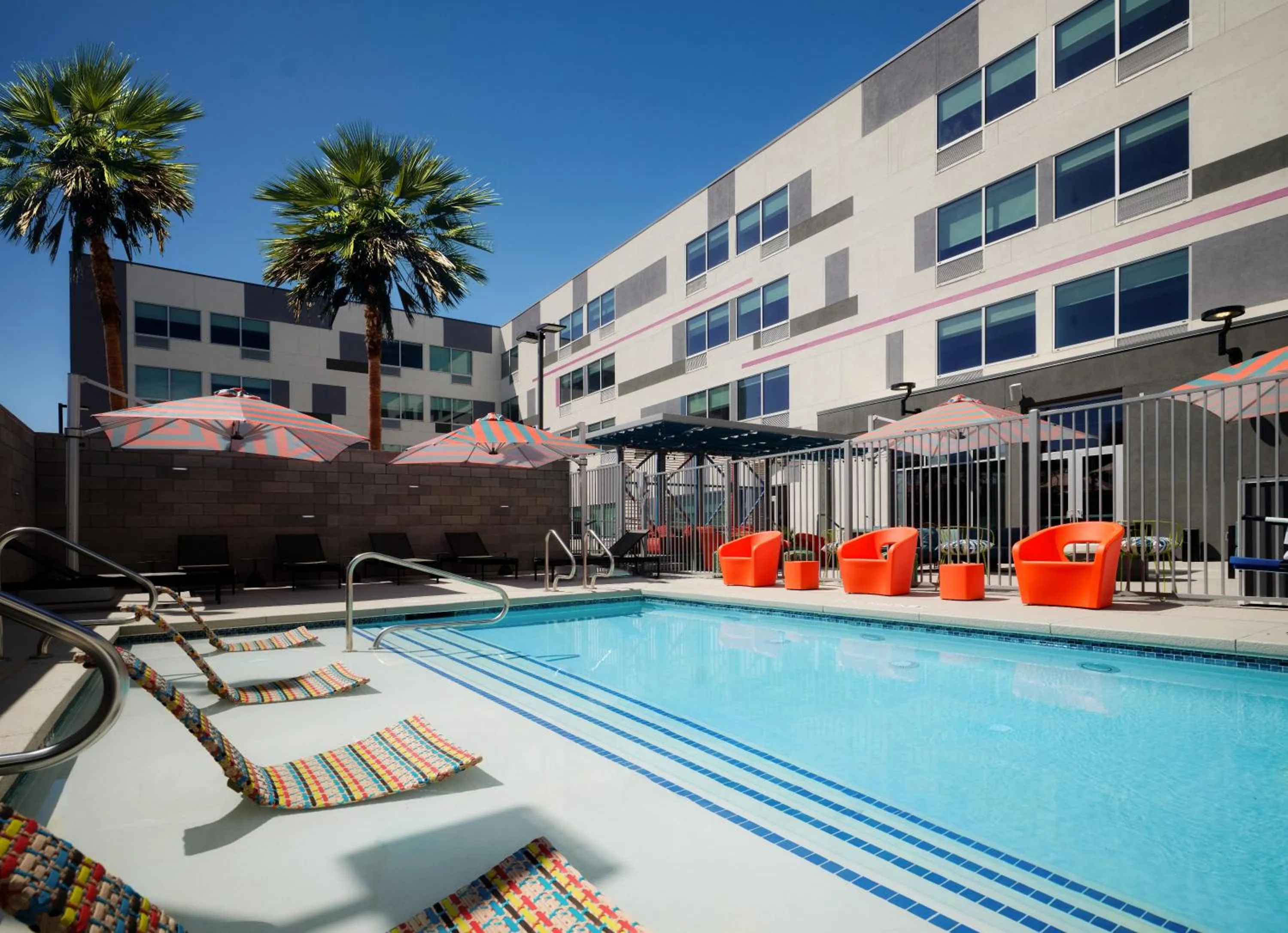 Swimming pool in Aloft Henderson
