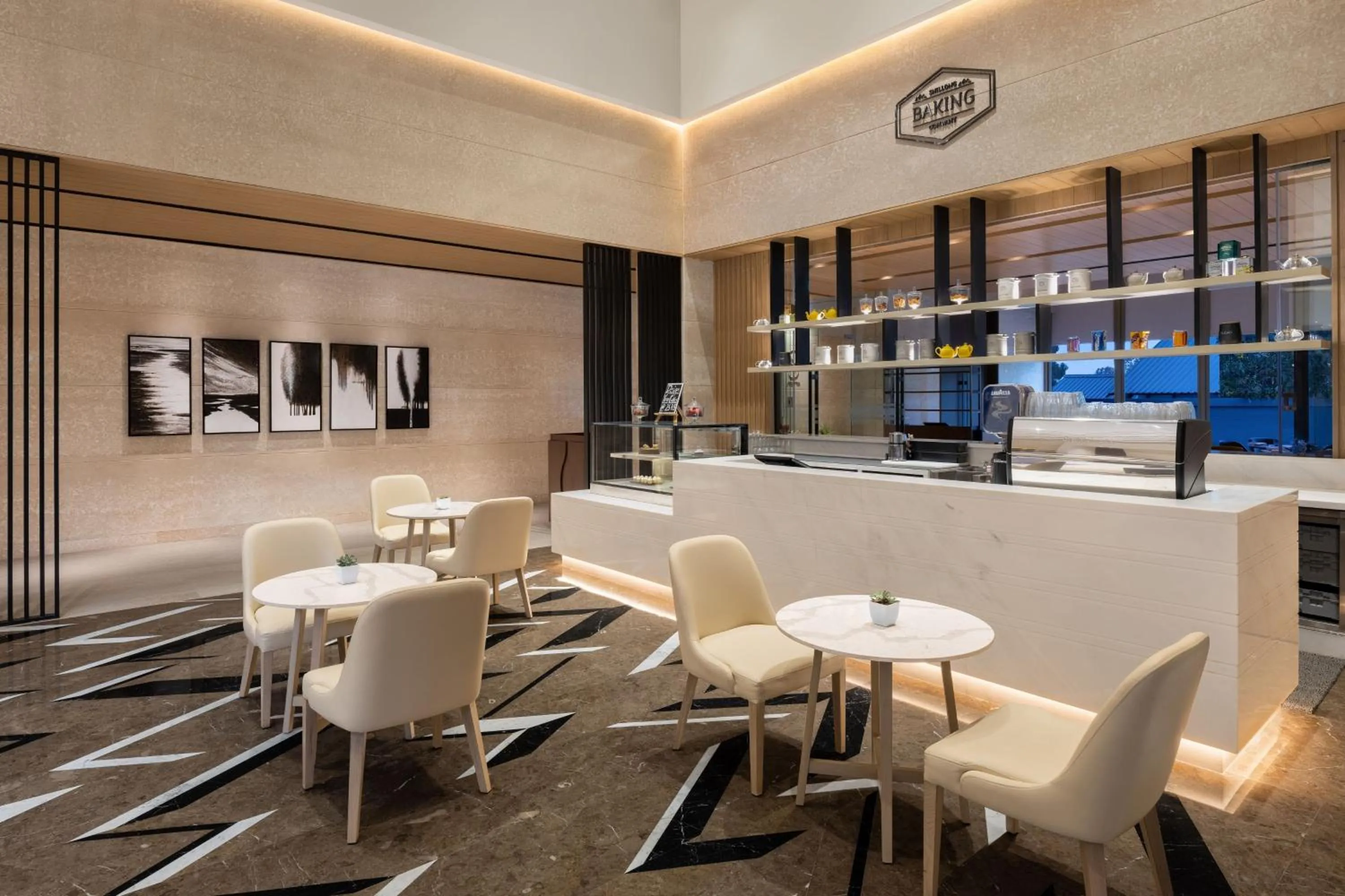 Restaurant/places to eat in Courtyard by Marriott Shillong