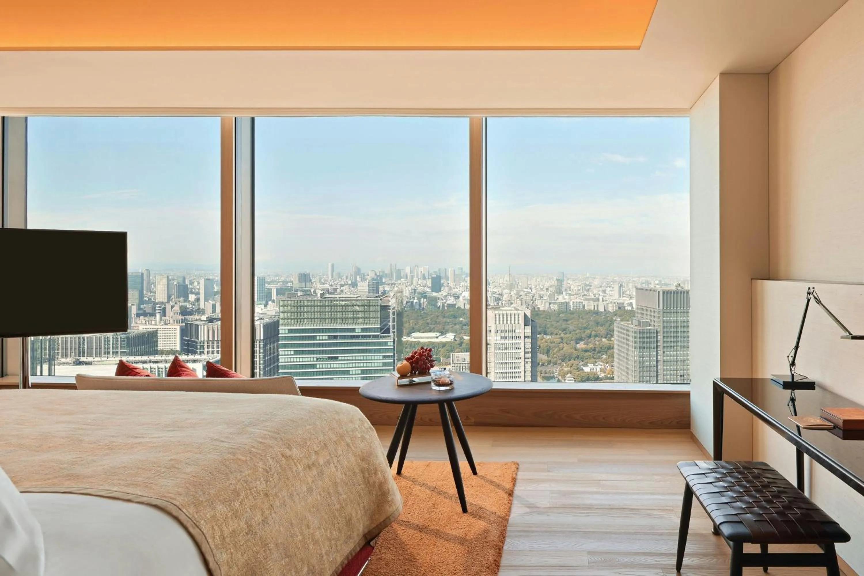 Photo of the whole room, Bed in Bvlgari Hotel Tokyo