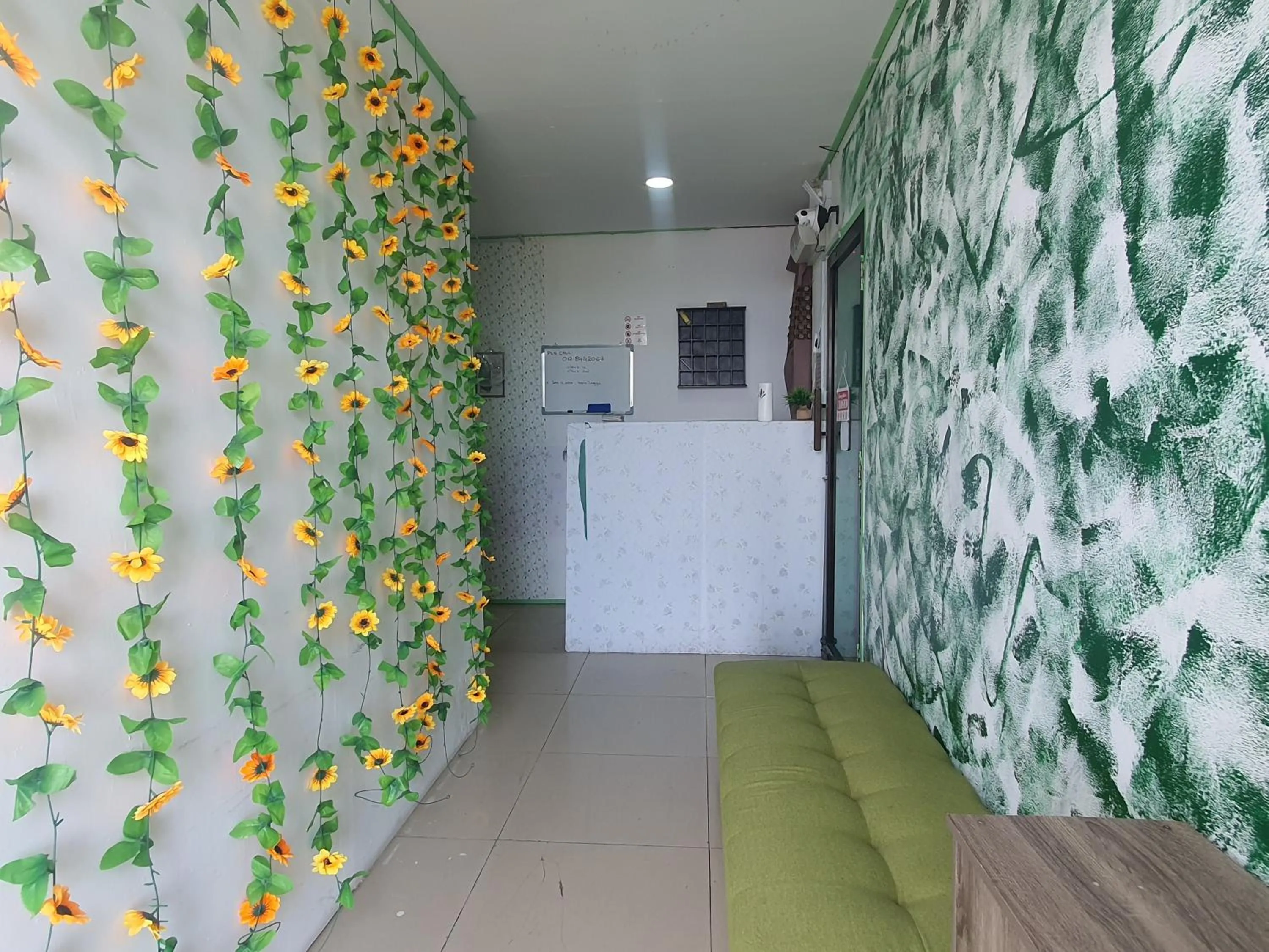 Lobby or reception in Hotel O Green Leaf Guest Lodge Kk