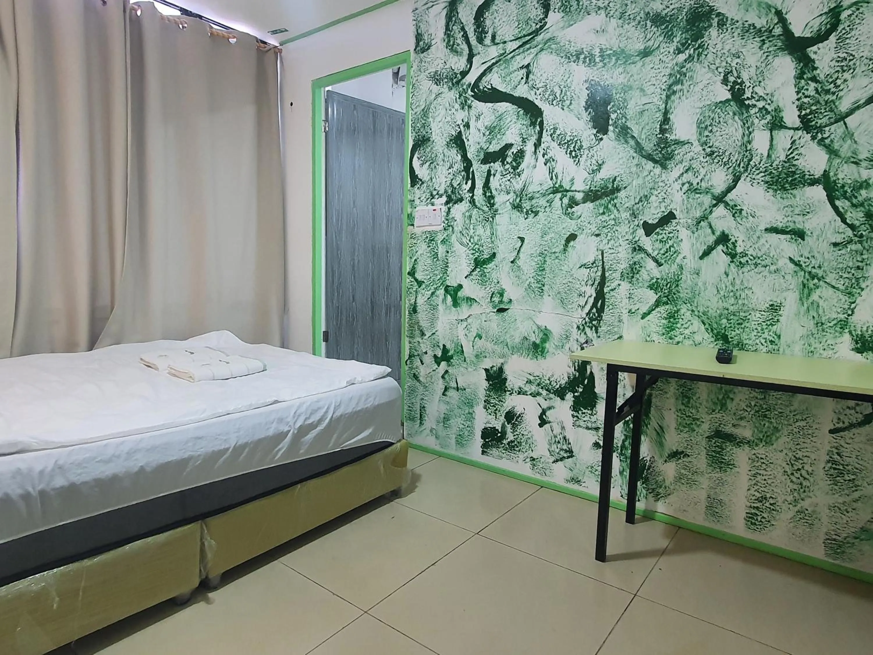 Bedroom, Bed in Hotel O Green Leaf Guest Lodge Kk