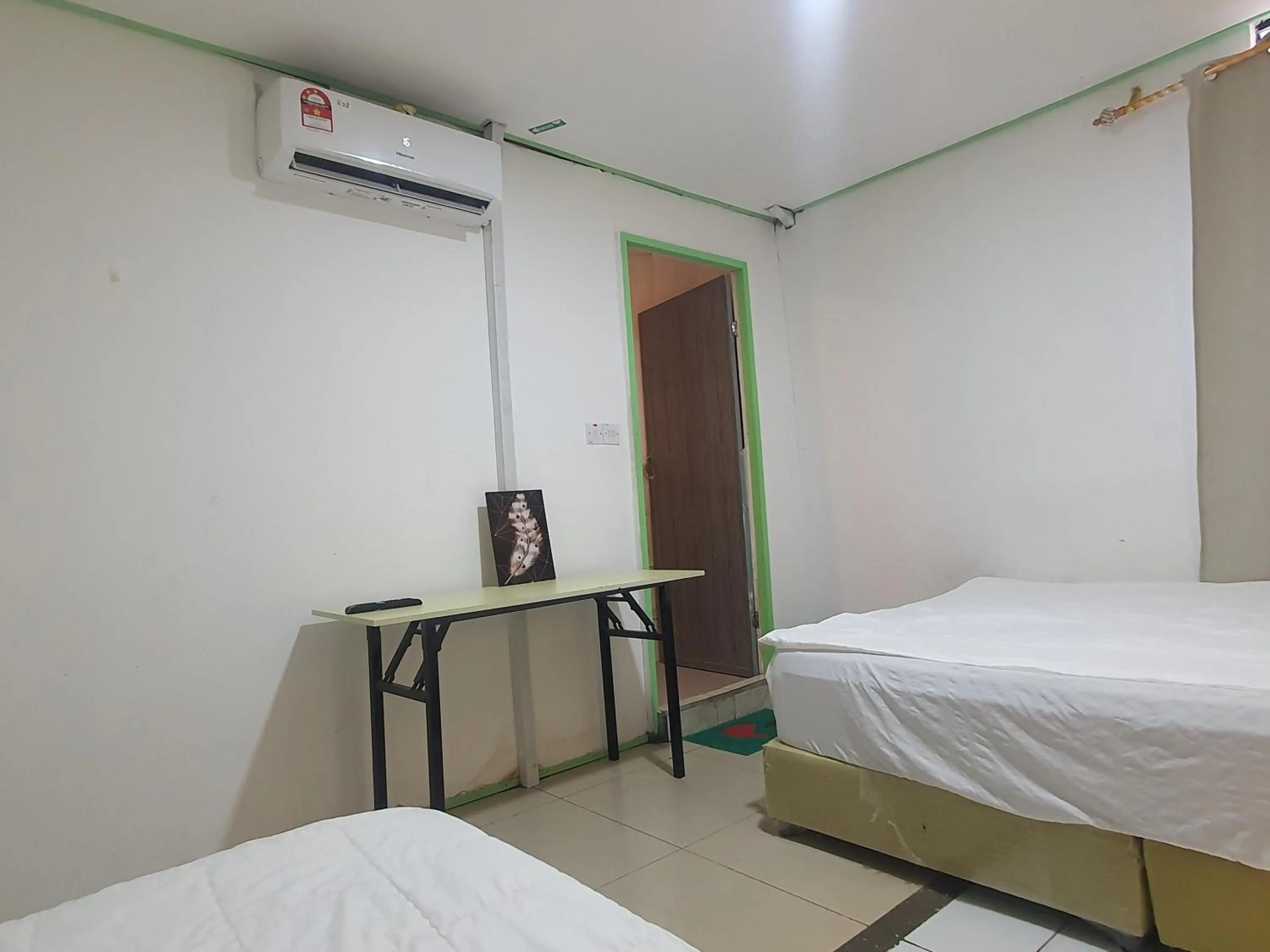 Bedroom, Bed in Hotel O Green Leaf Guest Lodge Kk