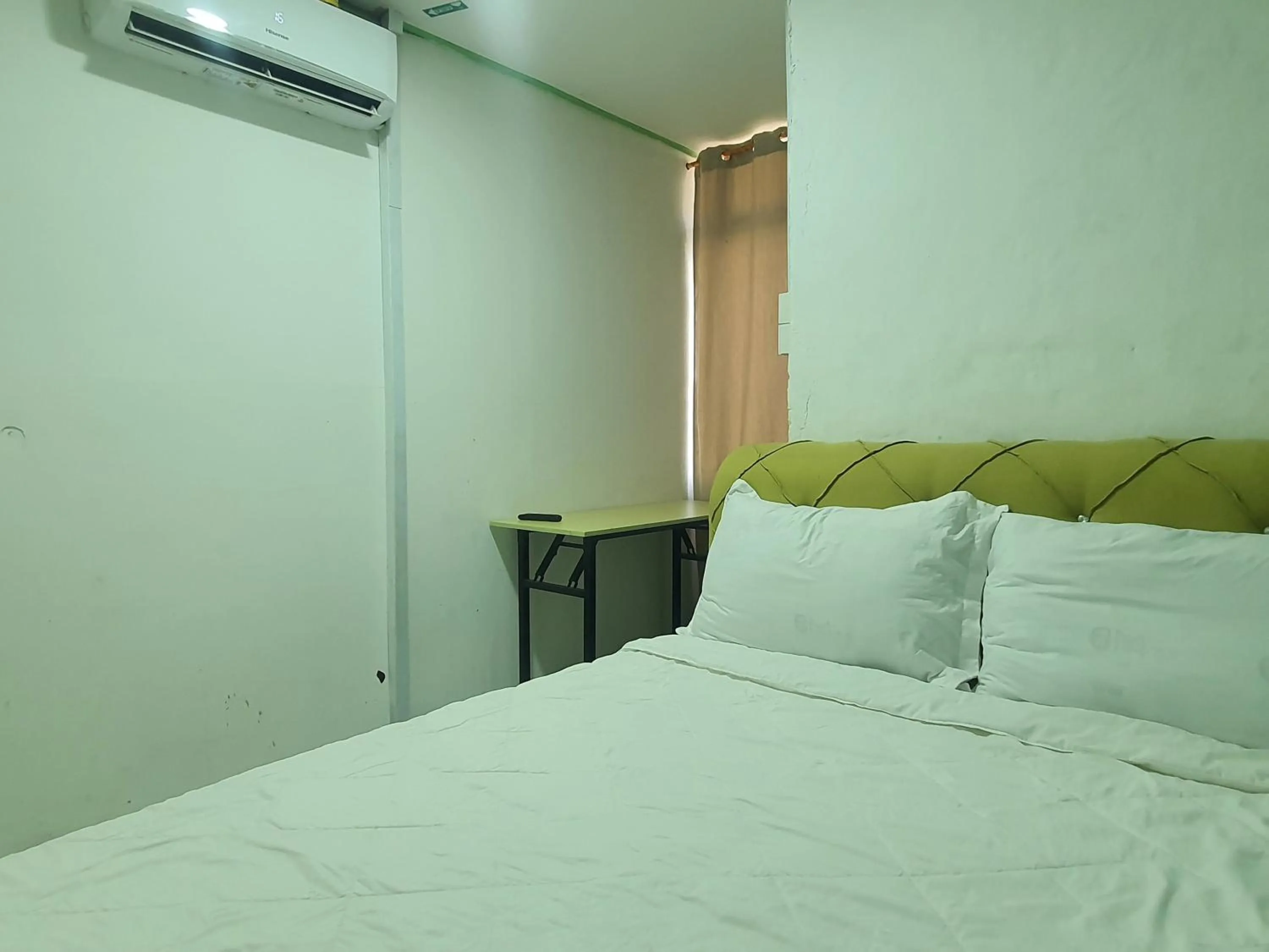 Bedroom, Bed in Hotel O Green Leaf Guest Lodge Kk