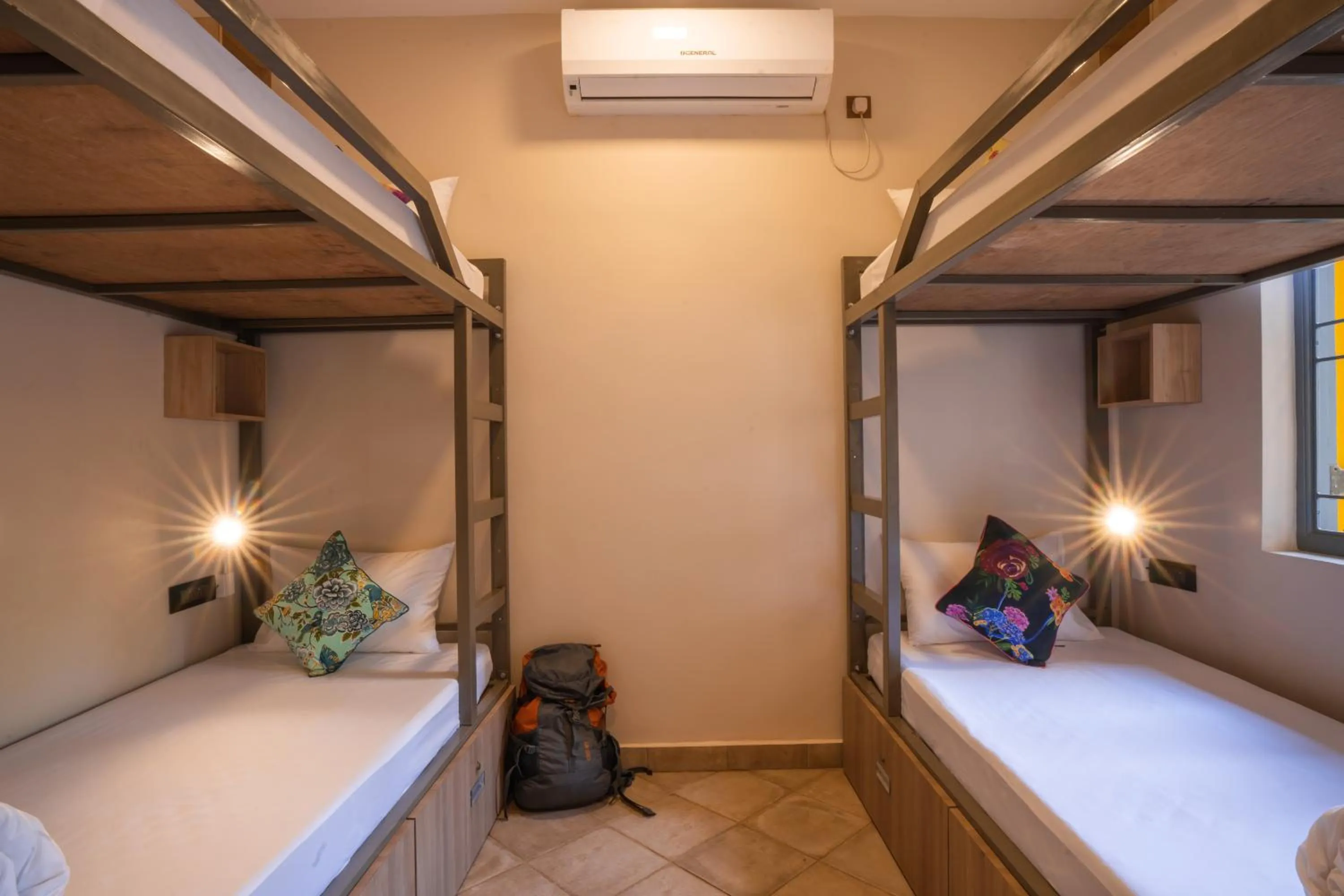 Bed in Zostel Goa, Morjim