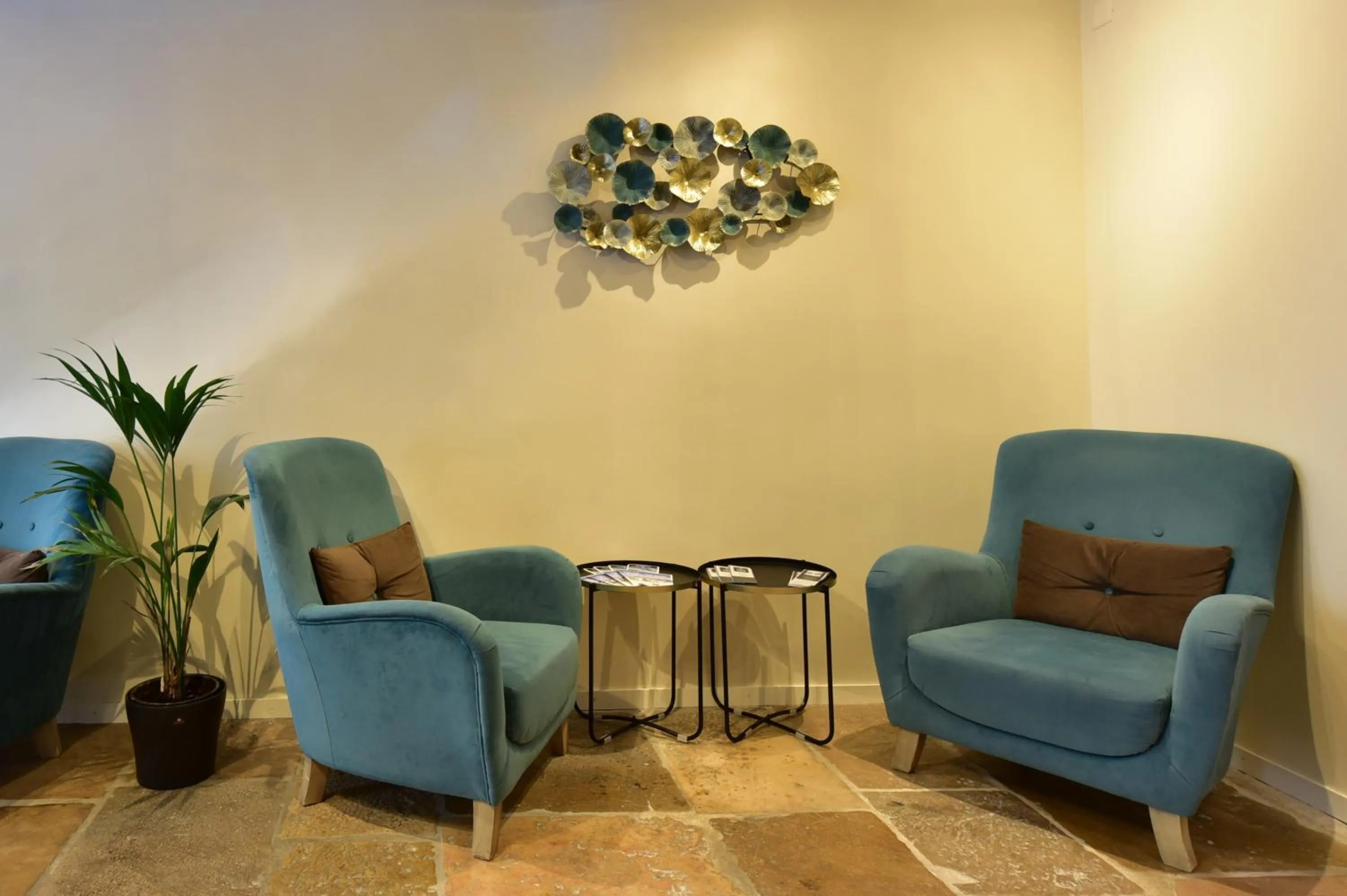 Lobby or reception in Hôtel Rousseau Plus