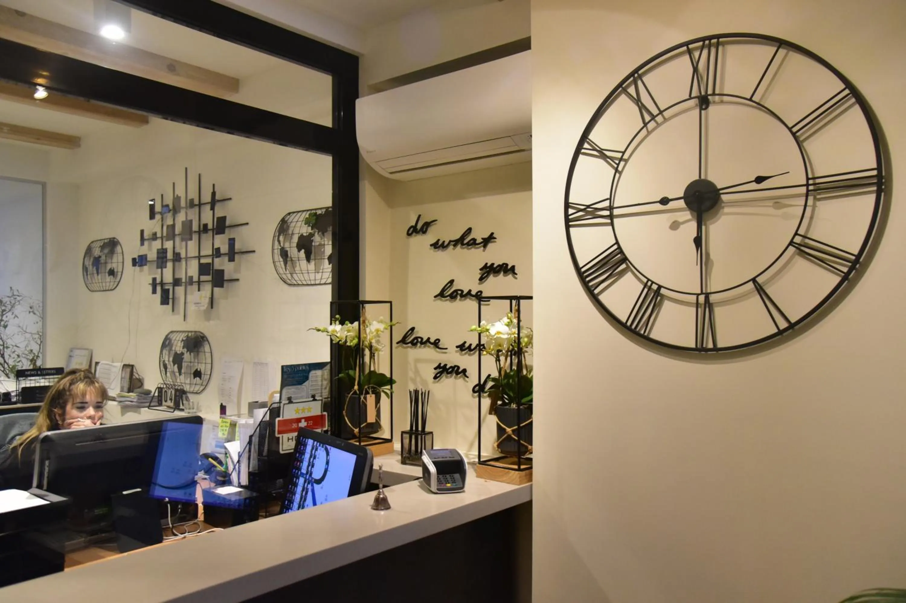 Lobby or reception in Hôtel Rousseau Plus