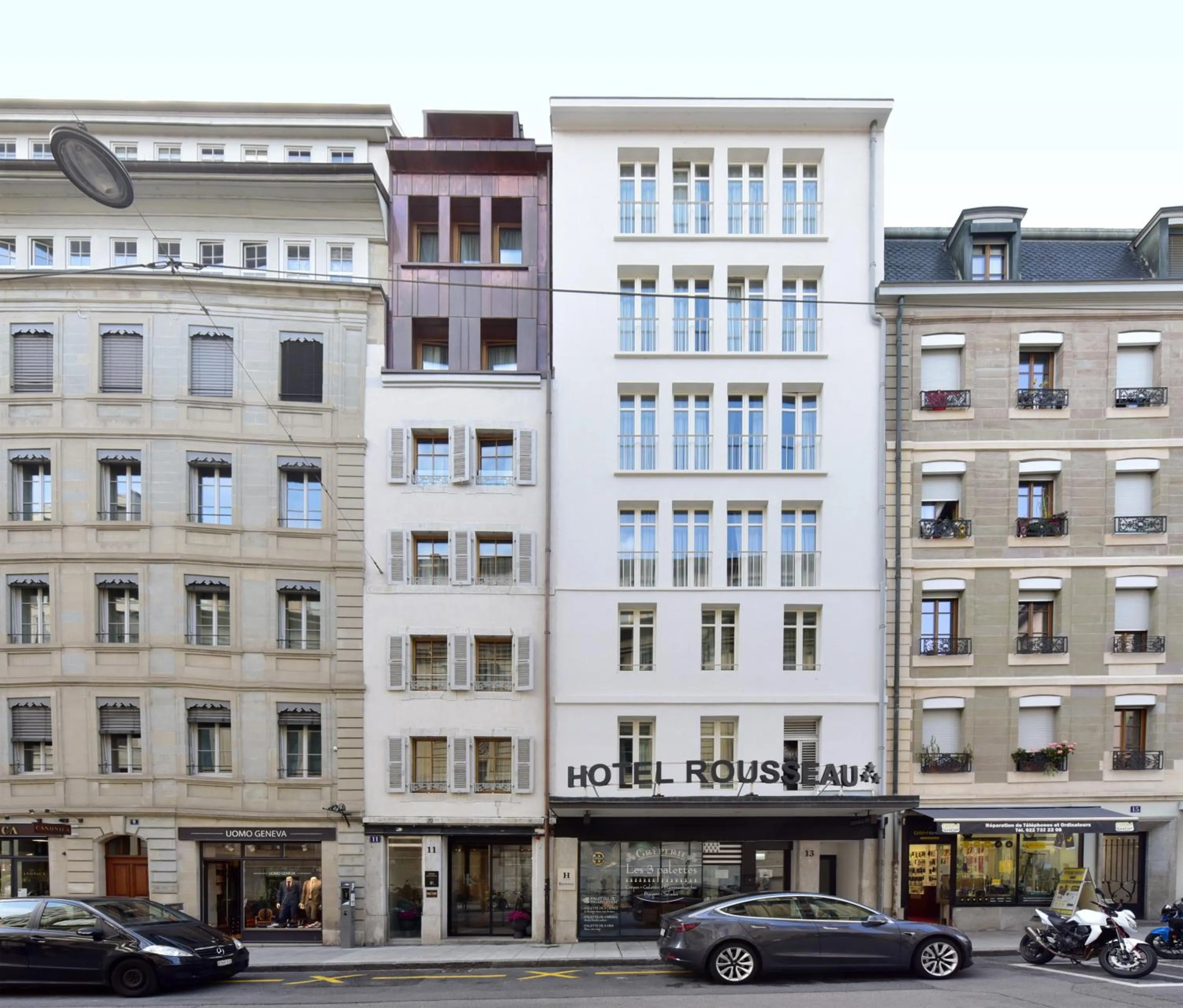 Property building in Hôtel Rousseau Plus