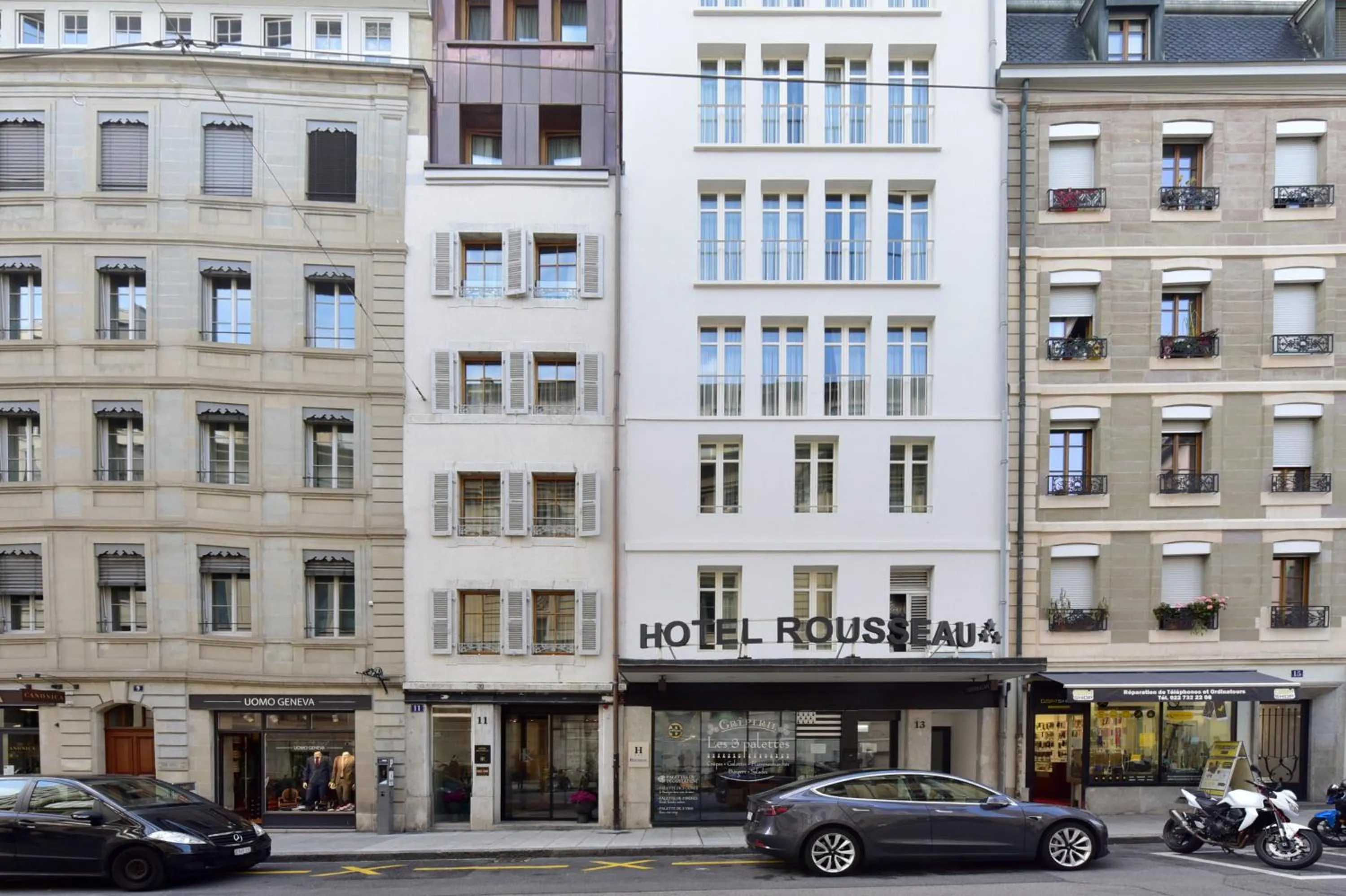 Property building in Hôtel Rousseau Plus