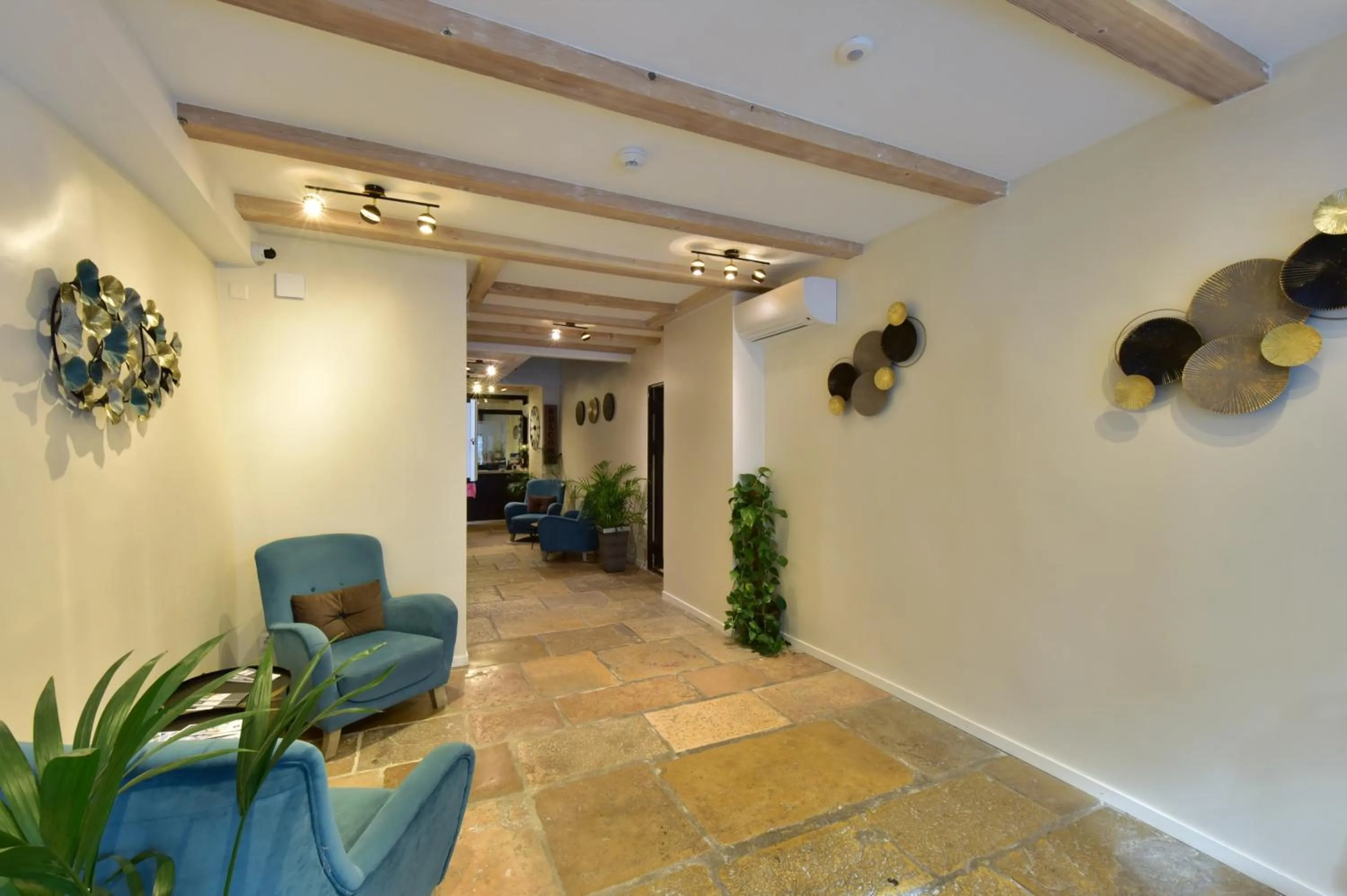 Lobby or reception in Hôtel Rousseau Plus