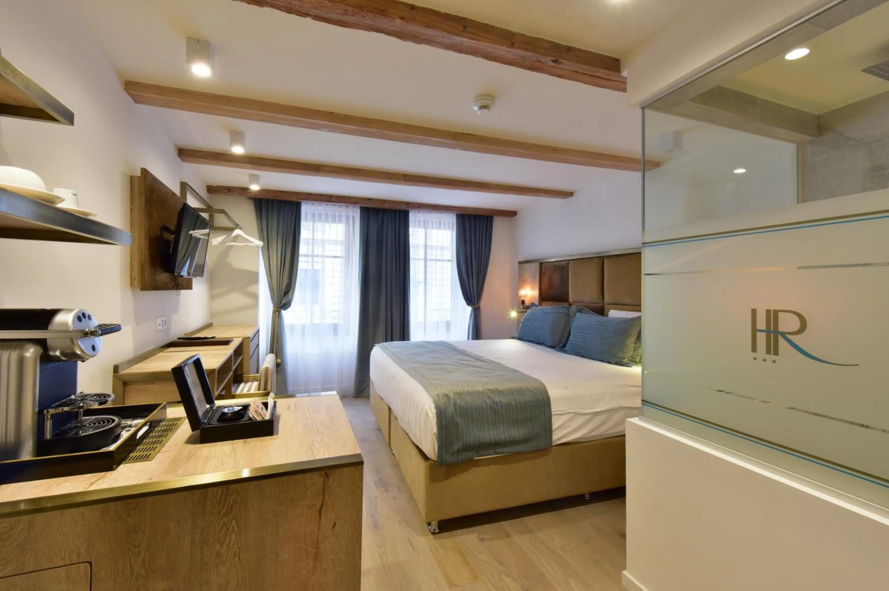 Bed in Hôtel Rousseau Plus