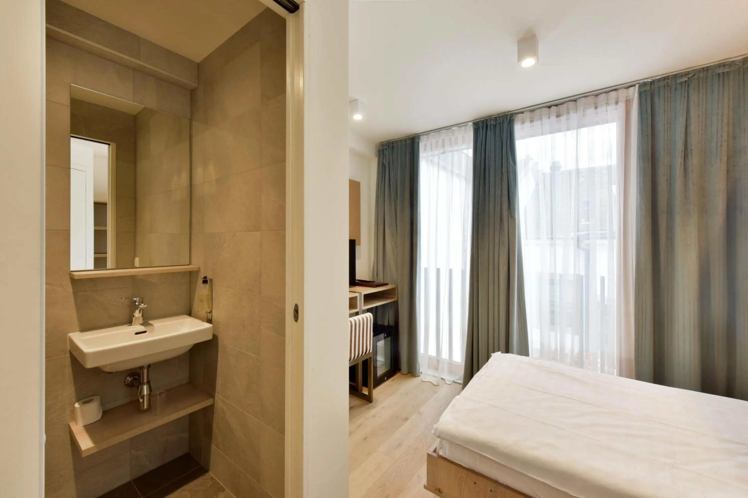 Bedroom, Bed in Hôtel Rousseau Plus