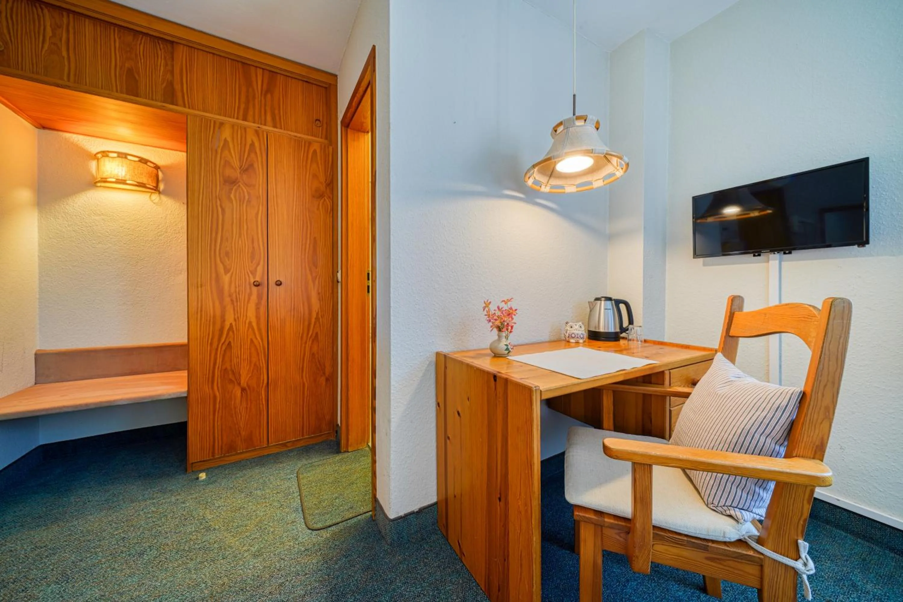 Photo of the whole room, Bed in Hotel Zur Eule