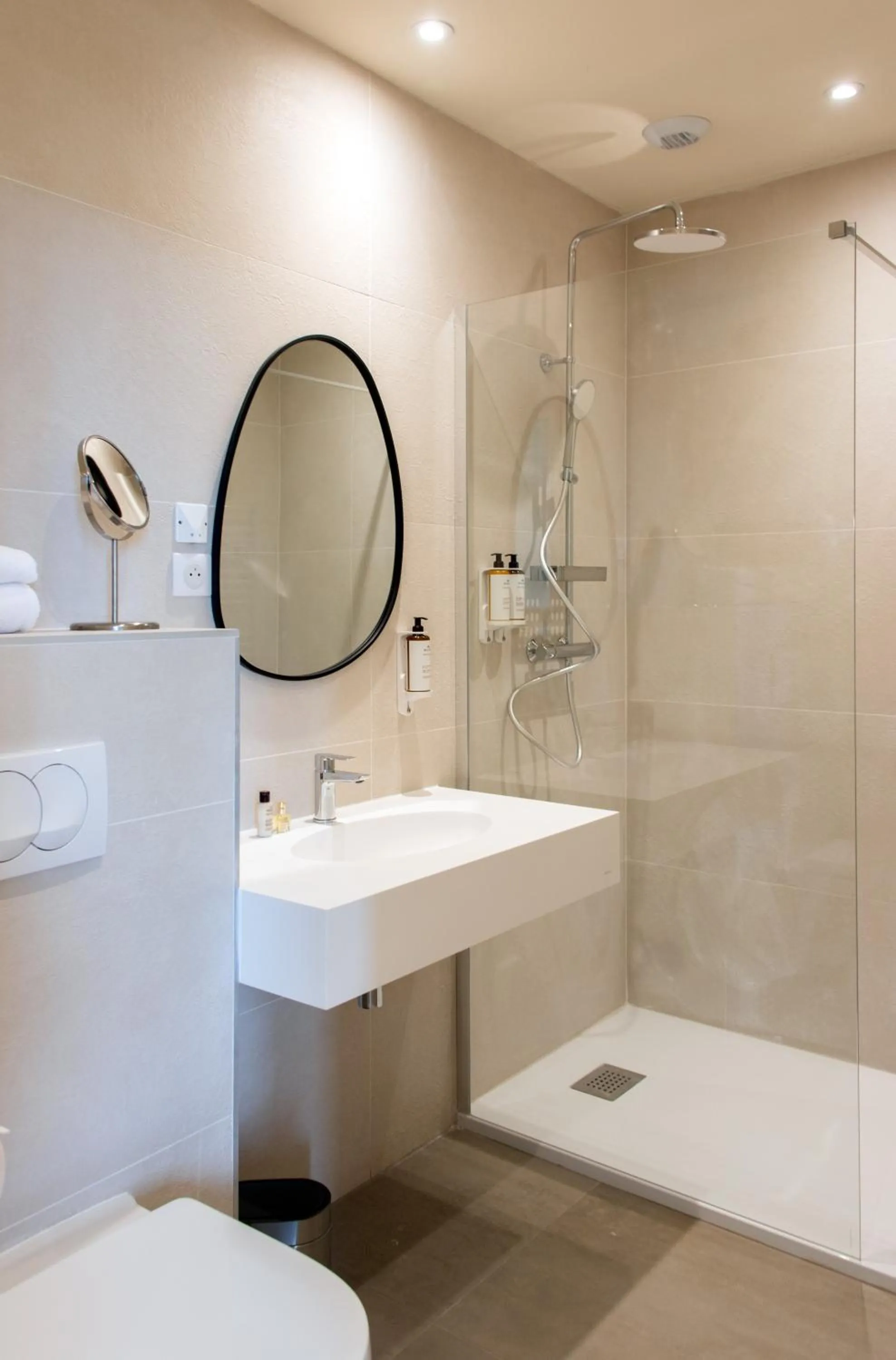 Shower in Soko Hotels-Pont du Gard