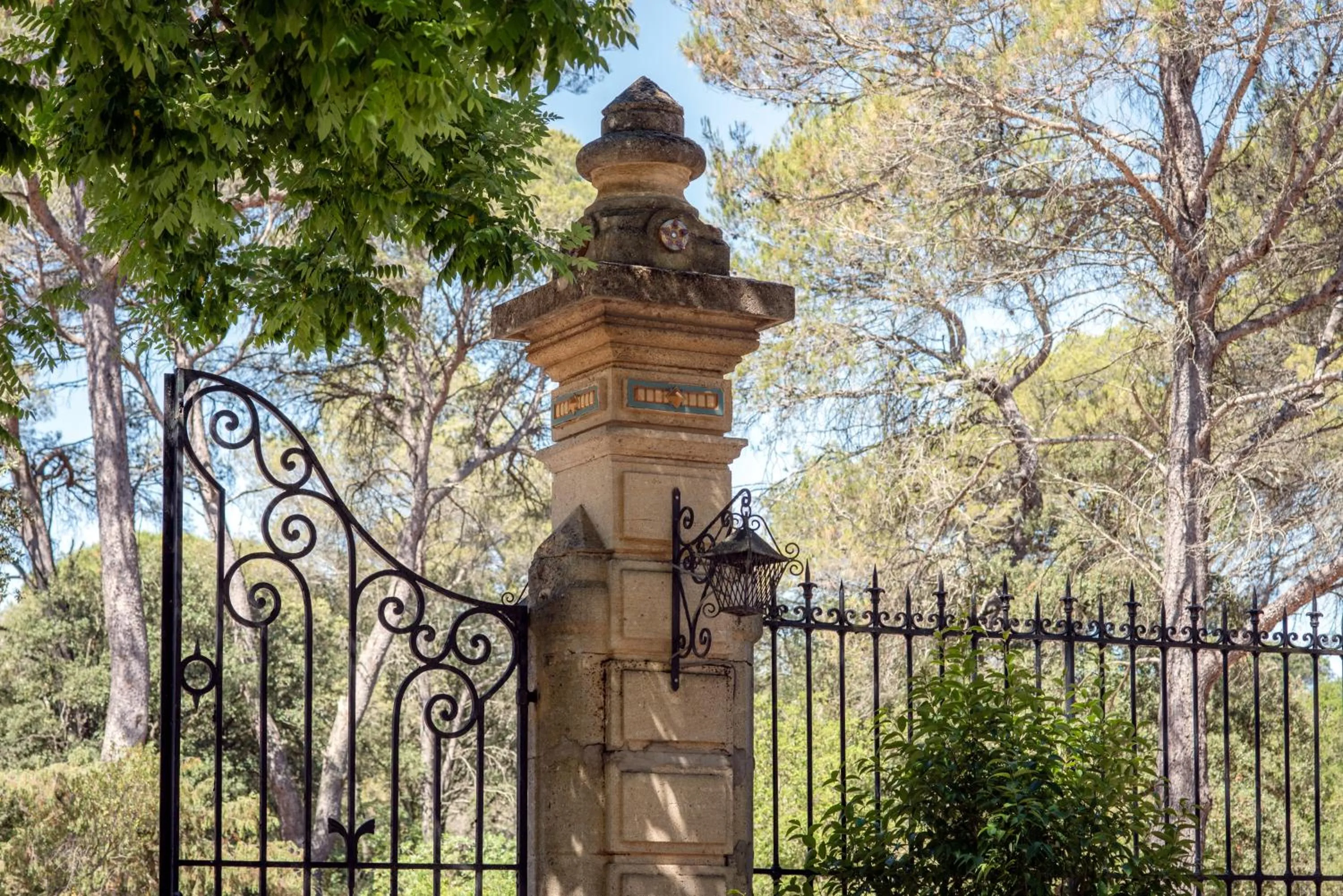 Garden in Soko Hotels-Pont du Gard