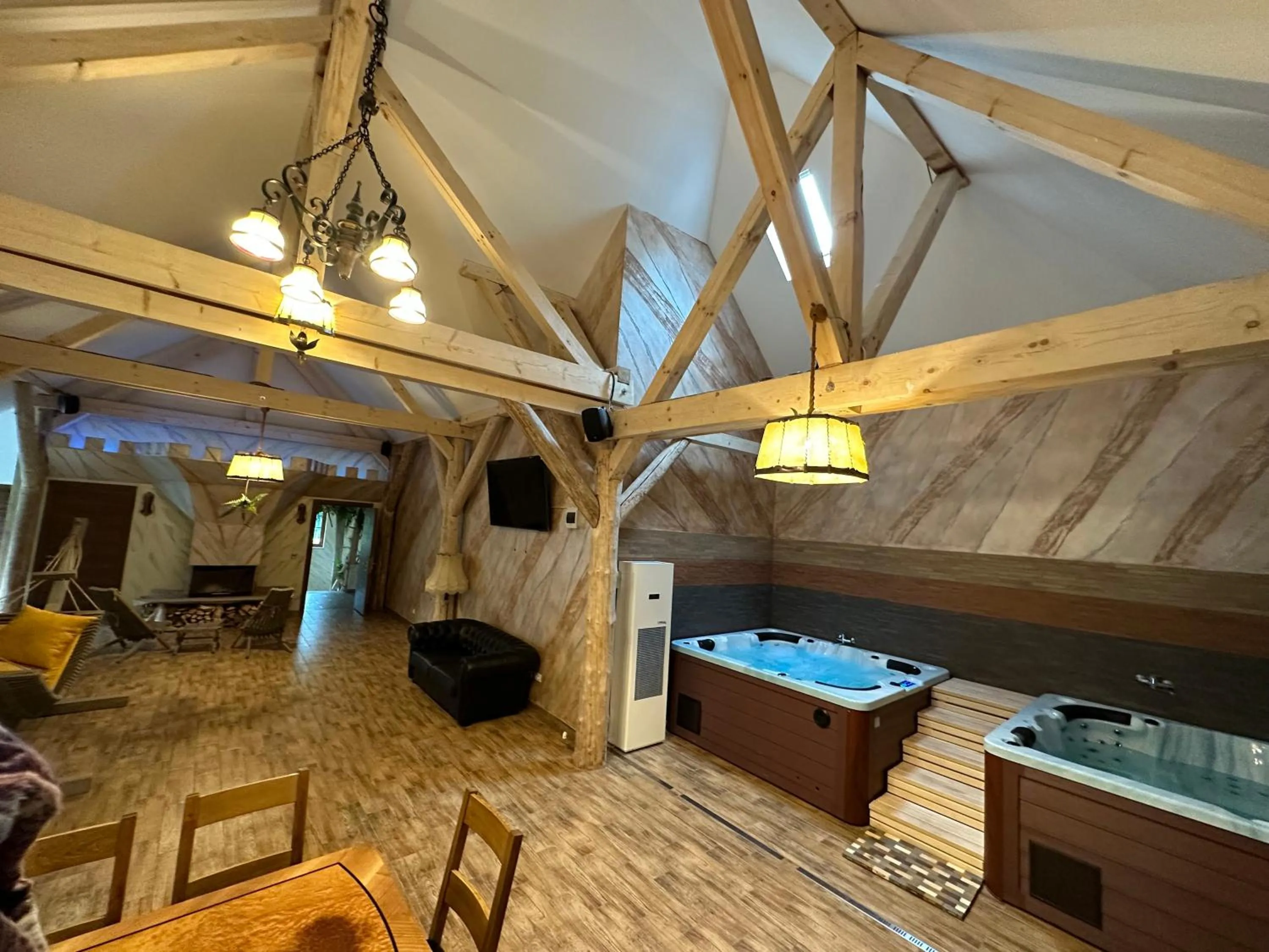 Hot Tub in Conacul Radacinilor