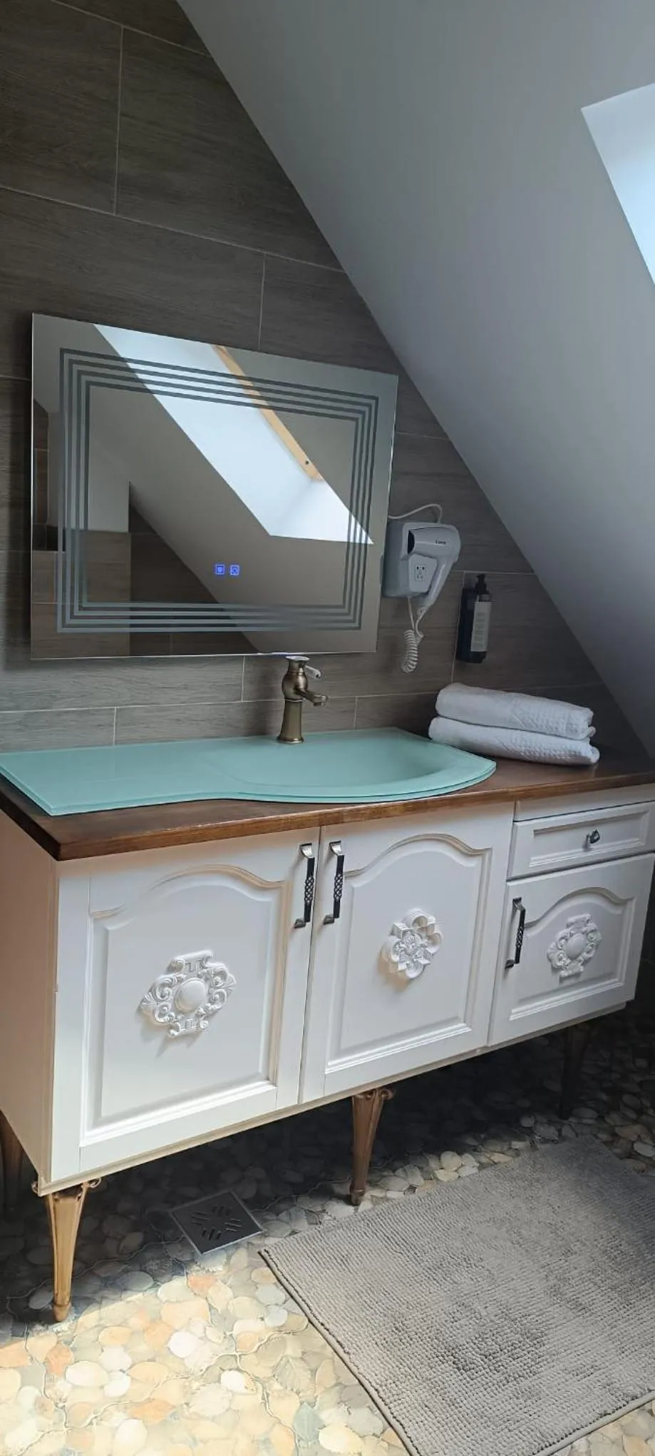 Bathroom in Conacul Radacinilor