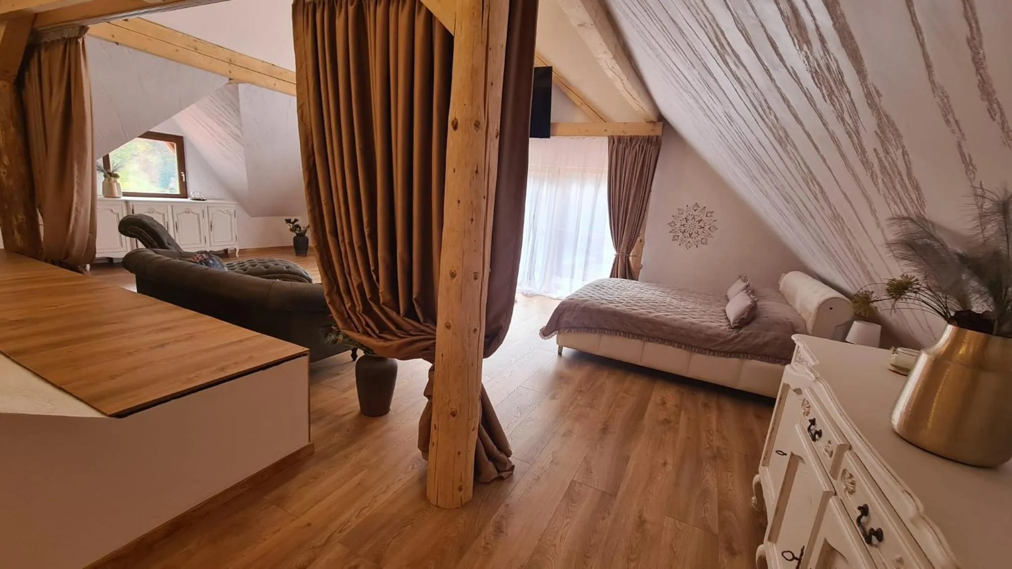 Bed in Conacul Radacinilor