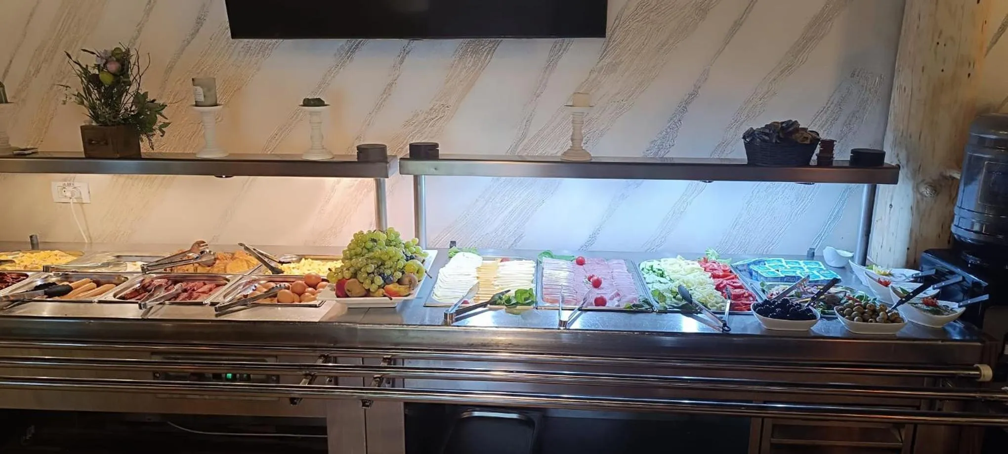 Breakfast in Conacul Radacinilor