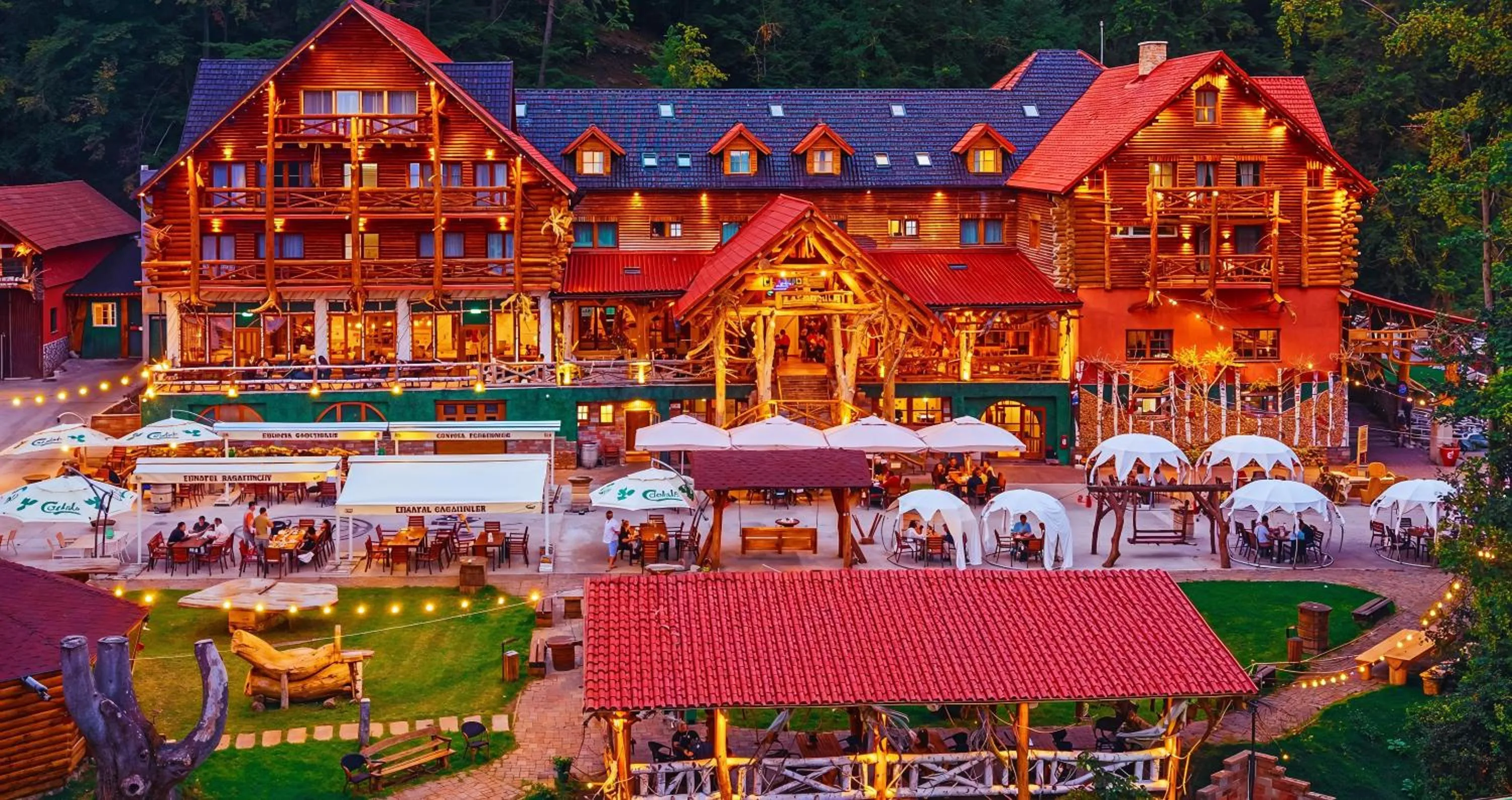 Property building in Conacul Radacinilor