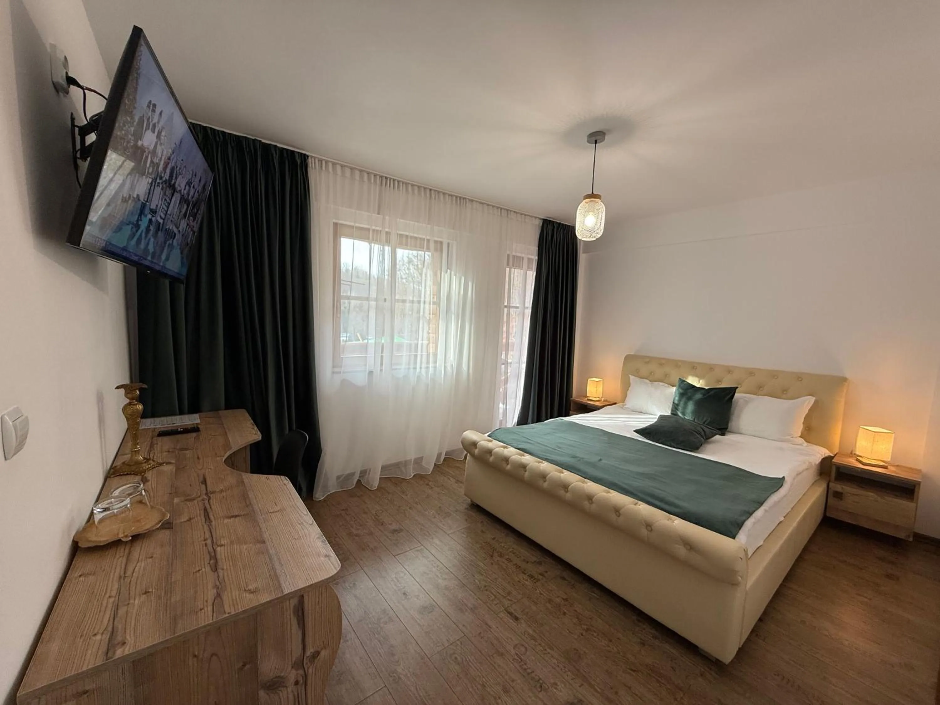 Communal lounge/ TV room, Bed in Conacul Radacinilor