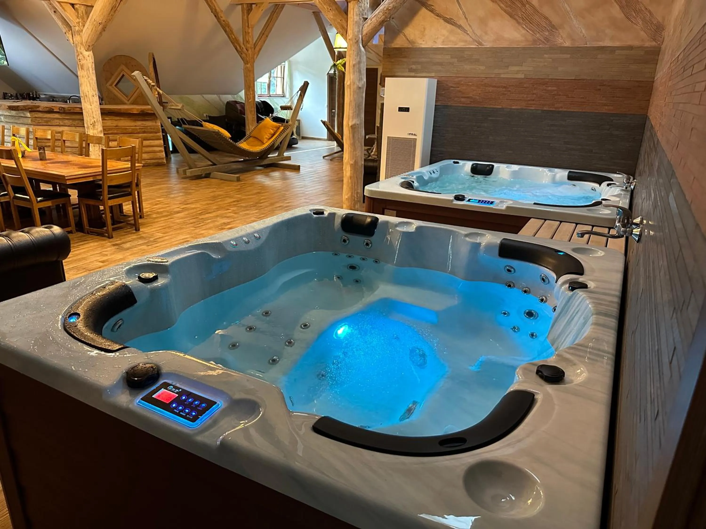 Hot Tub in Conacul Radacinilor