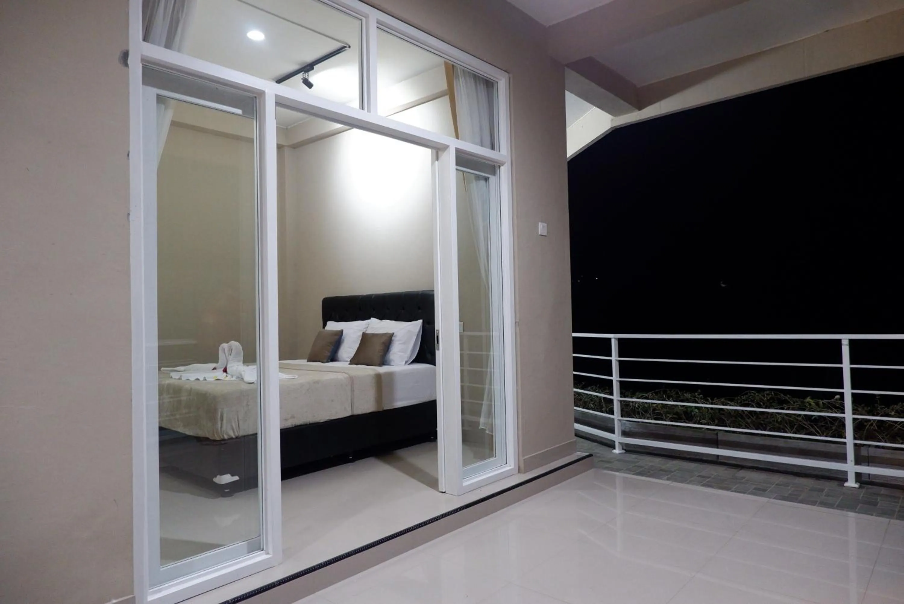 Bedroom, Bed in Gunza Bed and Breakfast