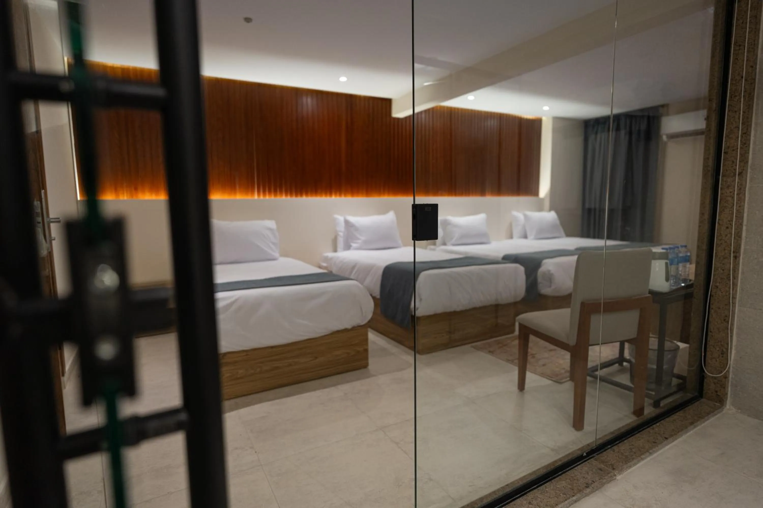 Bathroom, Bed in Pyramid Front Hotel