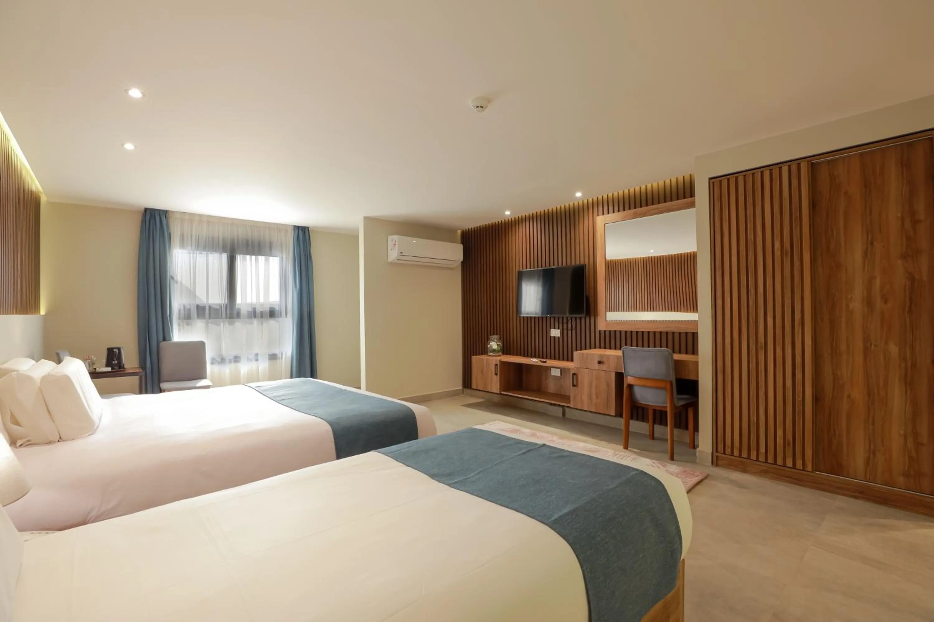 View (from property/room), Bed in Pyramid Front Hotel