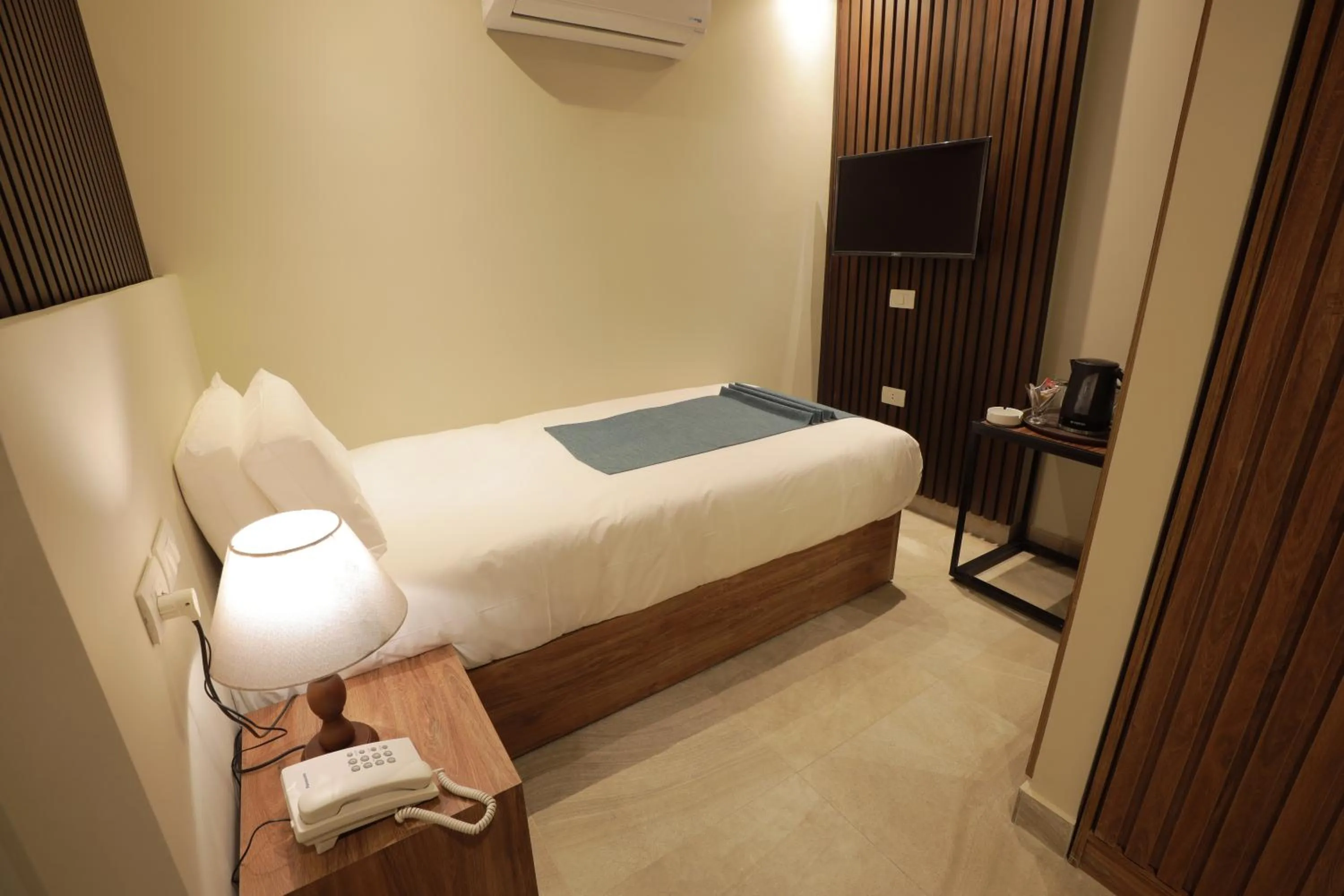 Bedroom, Bed in Pyramid Front Hotel