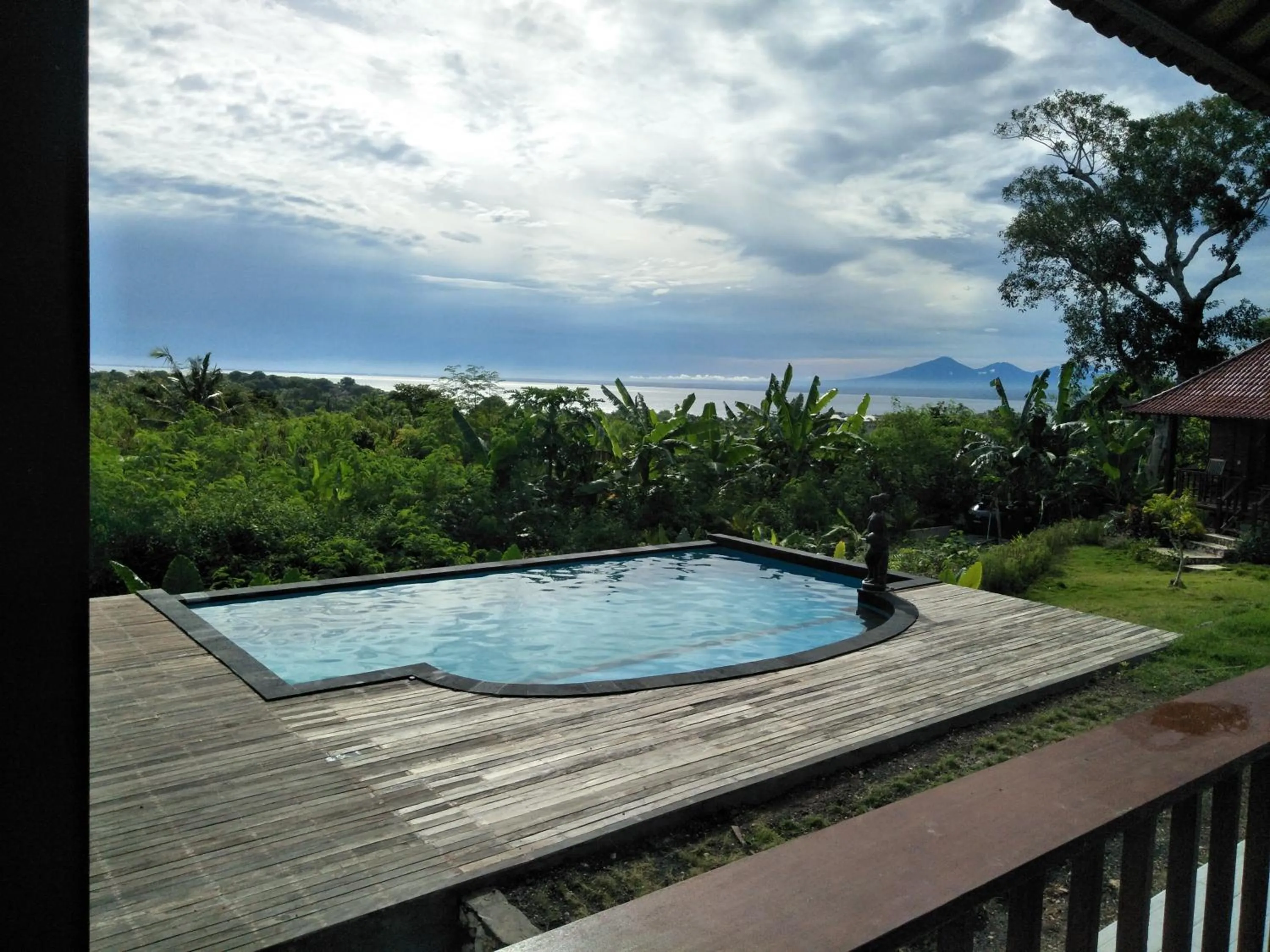 Swimming pool in Sunset Hill Lembongan