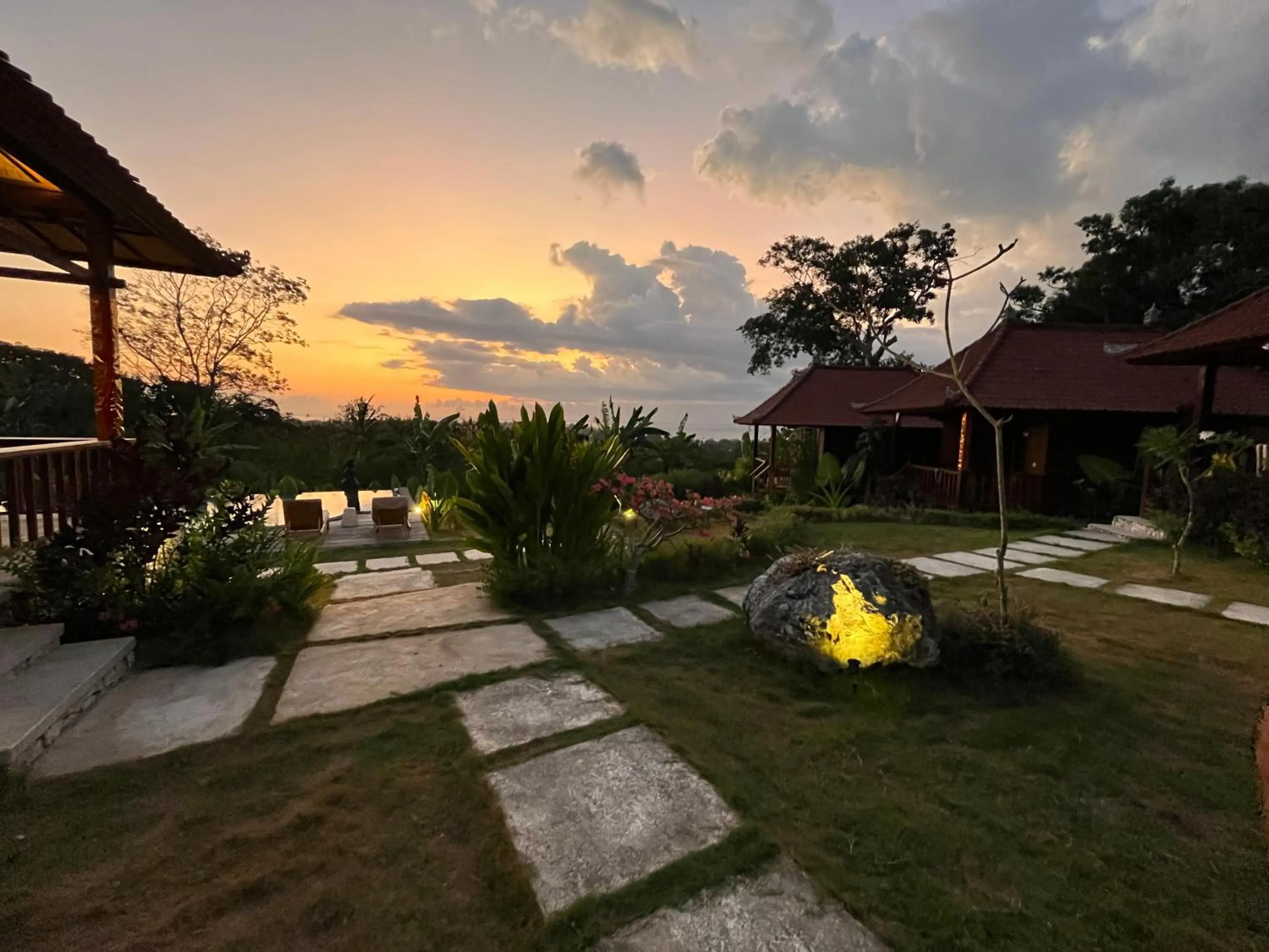 Sunset Hill Lembongan