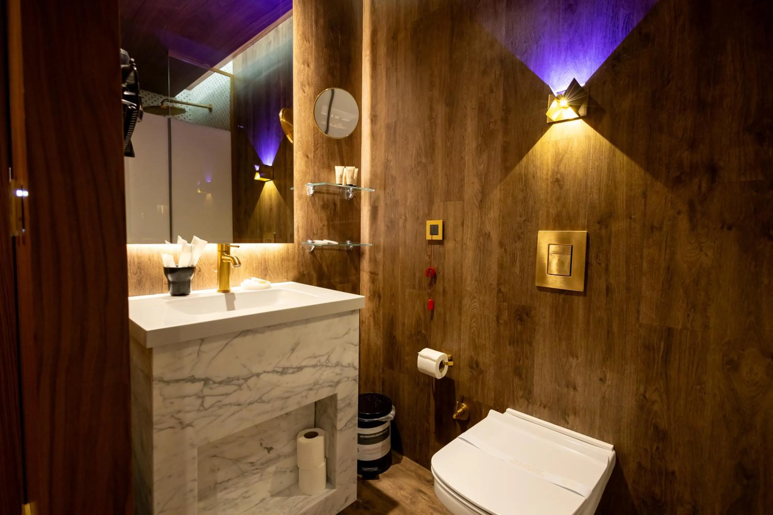 Toilet in Kate Hotel Special Class & SPA