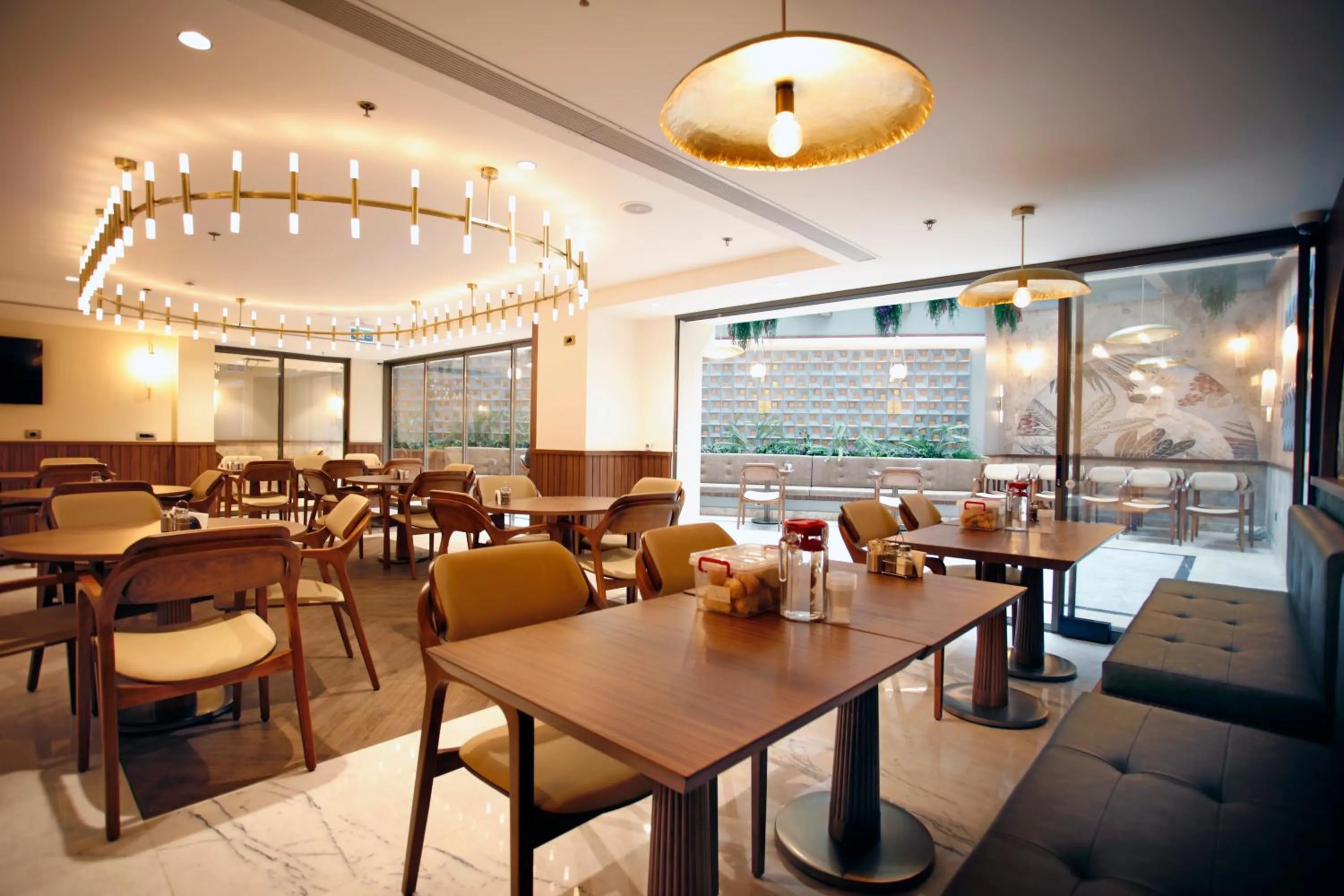 Restaurant/places to eat in Kate Hotel Special Class & SPA