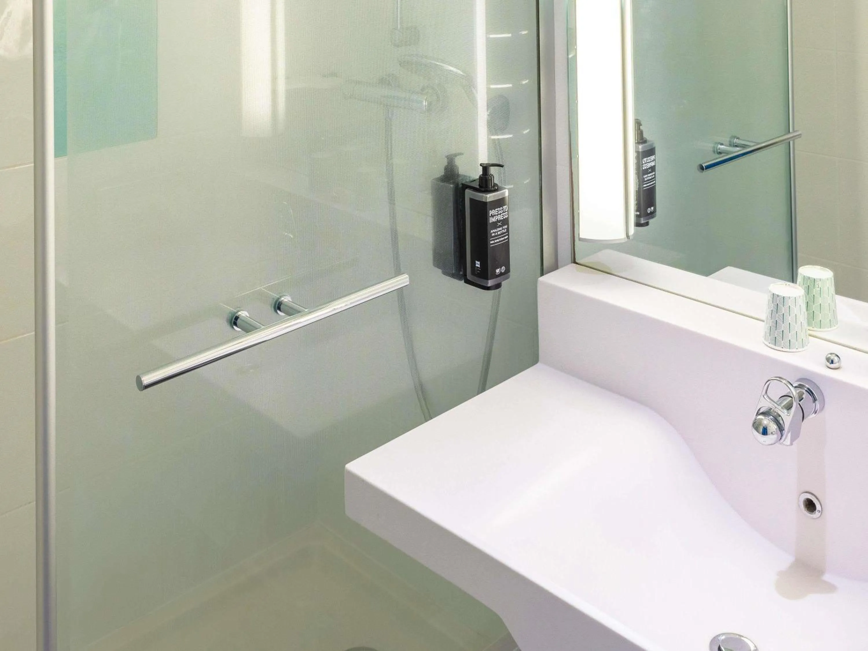 Bedroom in ibis budget Tours Sud