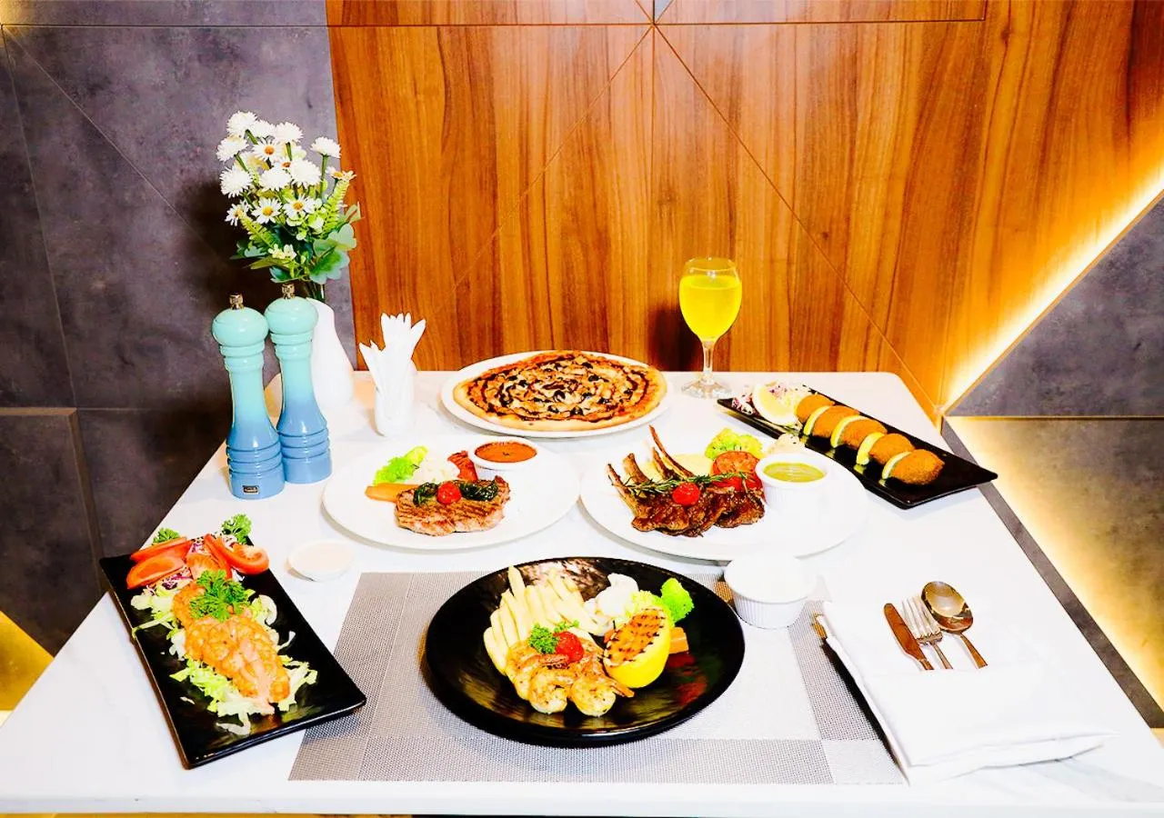 Restaurant/places to eat in Farhan Tower