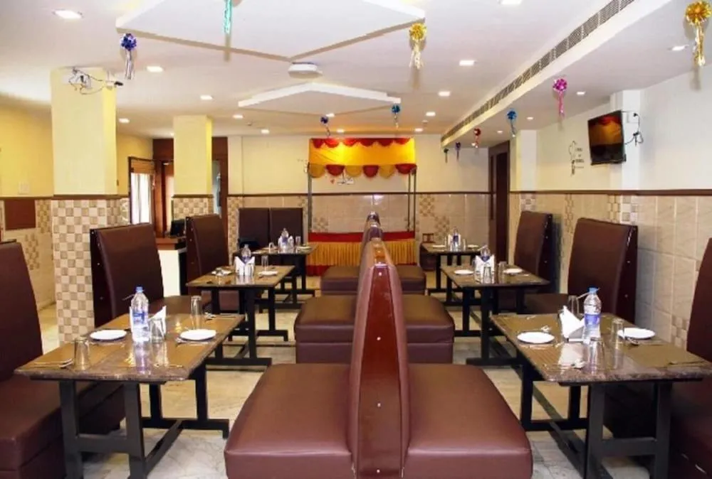 Restaurant/places to eat in SET Residency