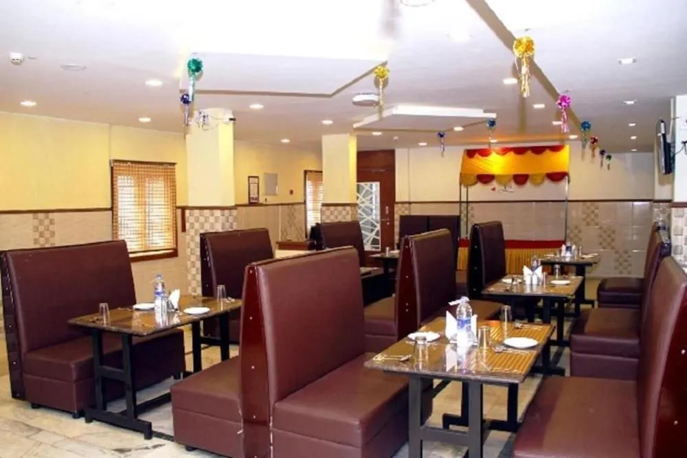 Restaurant/places to eat in SET Residency