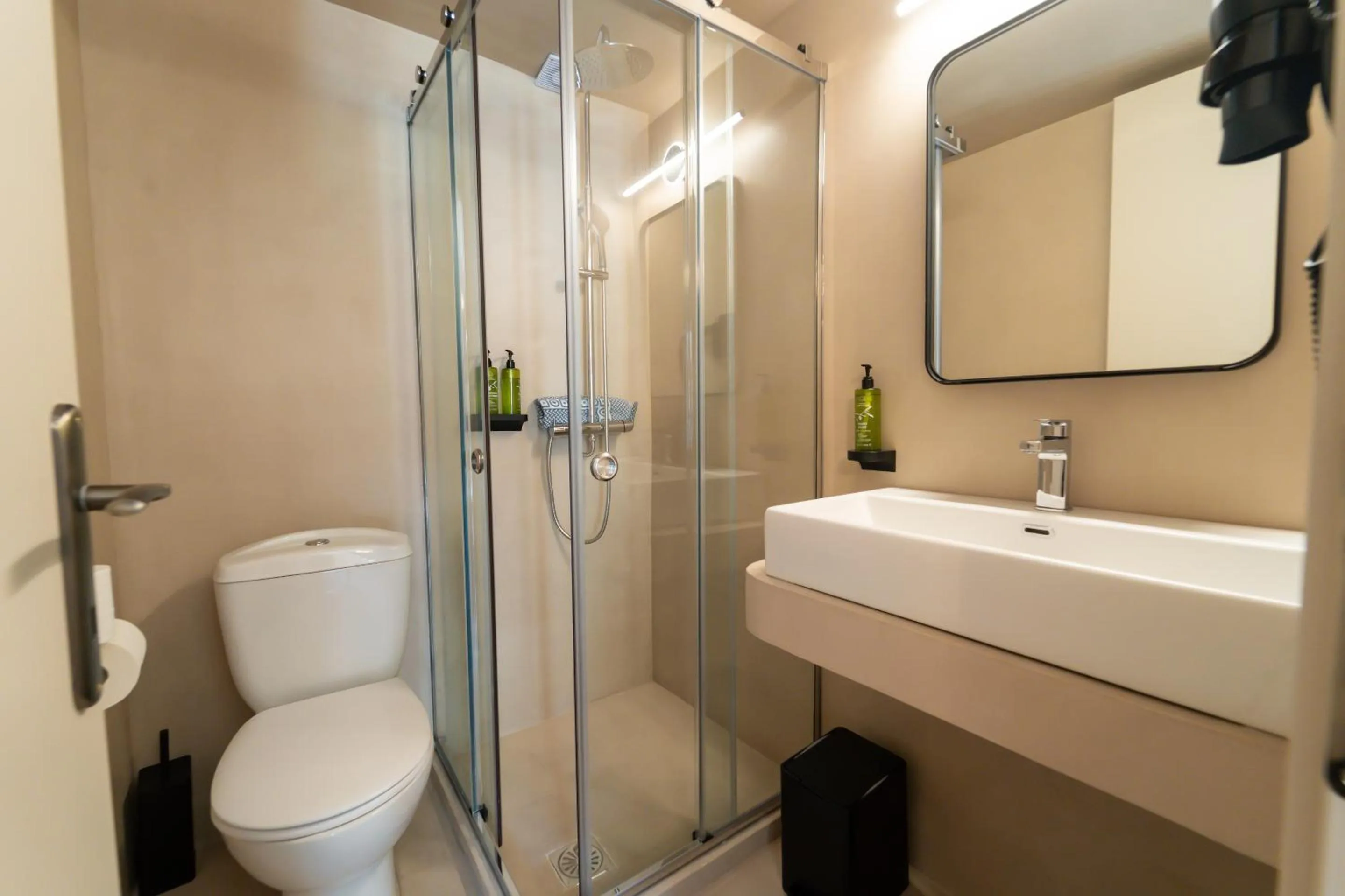 Shower in Diana Hotel