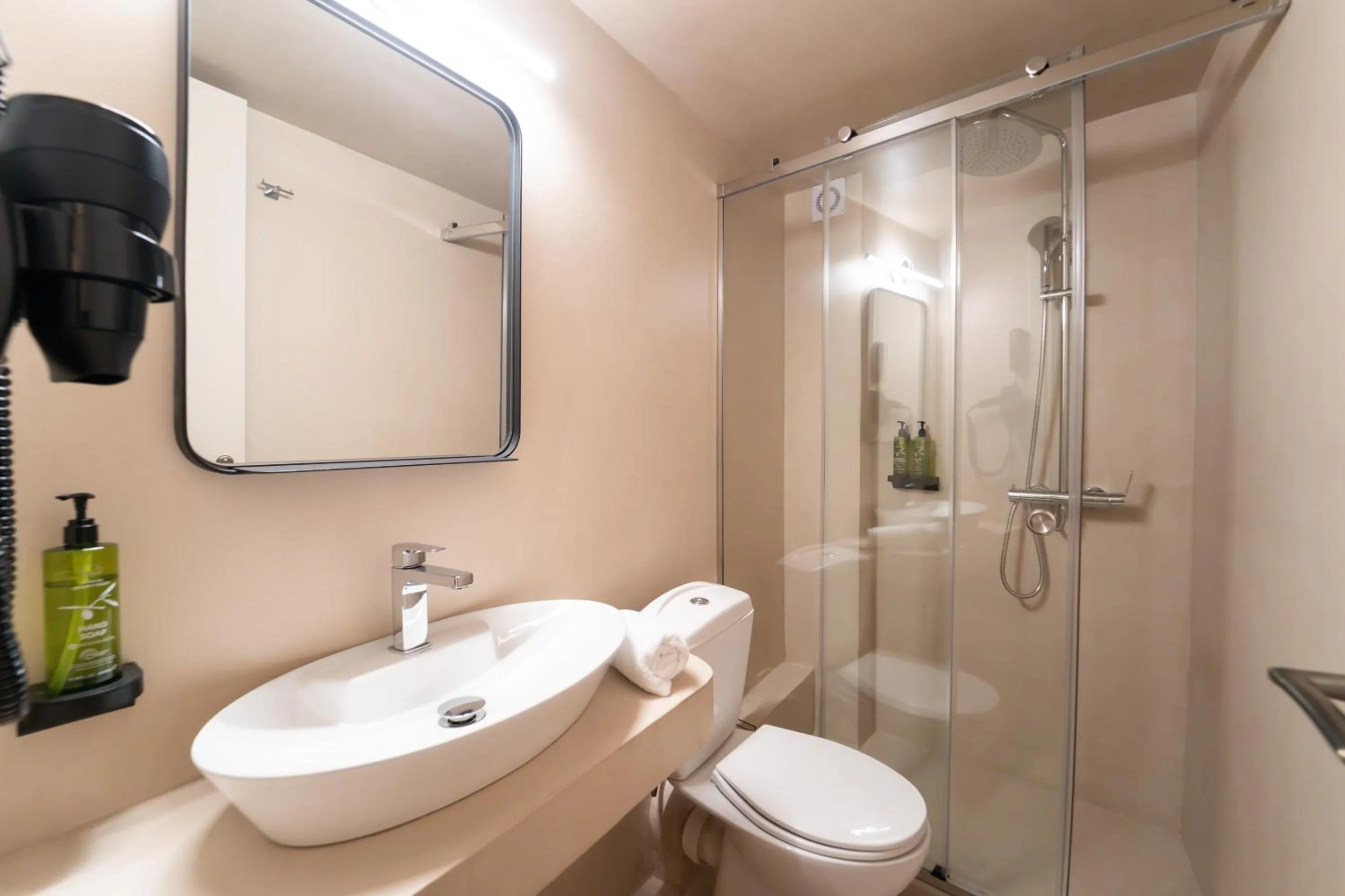 Shower in Diana Hotel