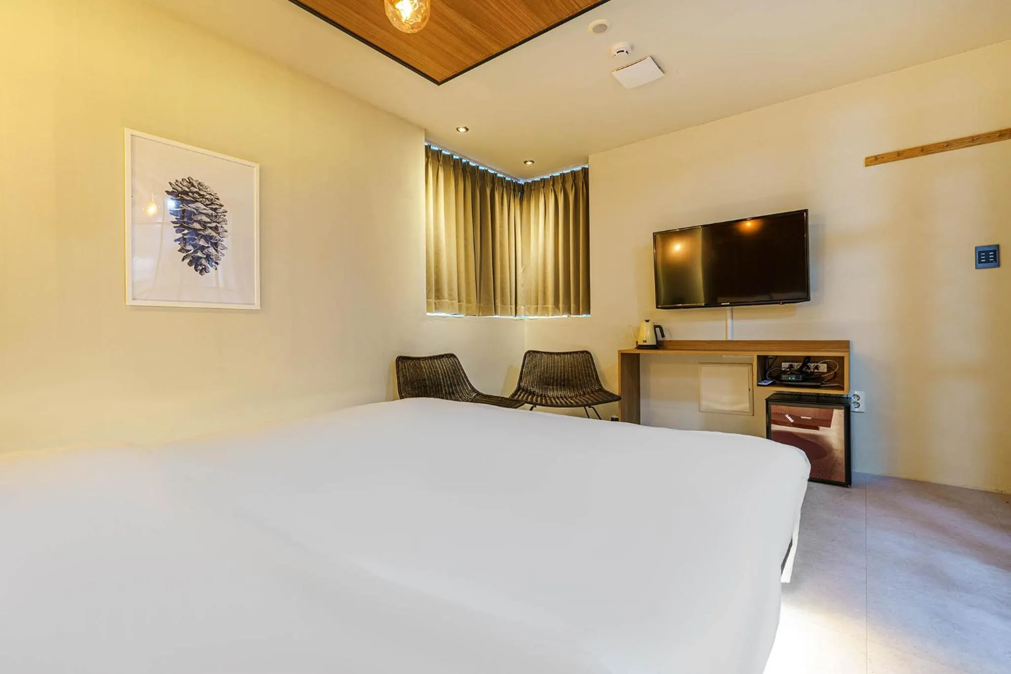 Bedroom, Bed in Hotel Less Seoul