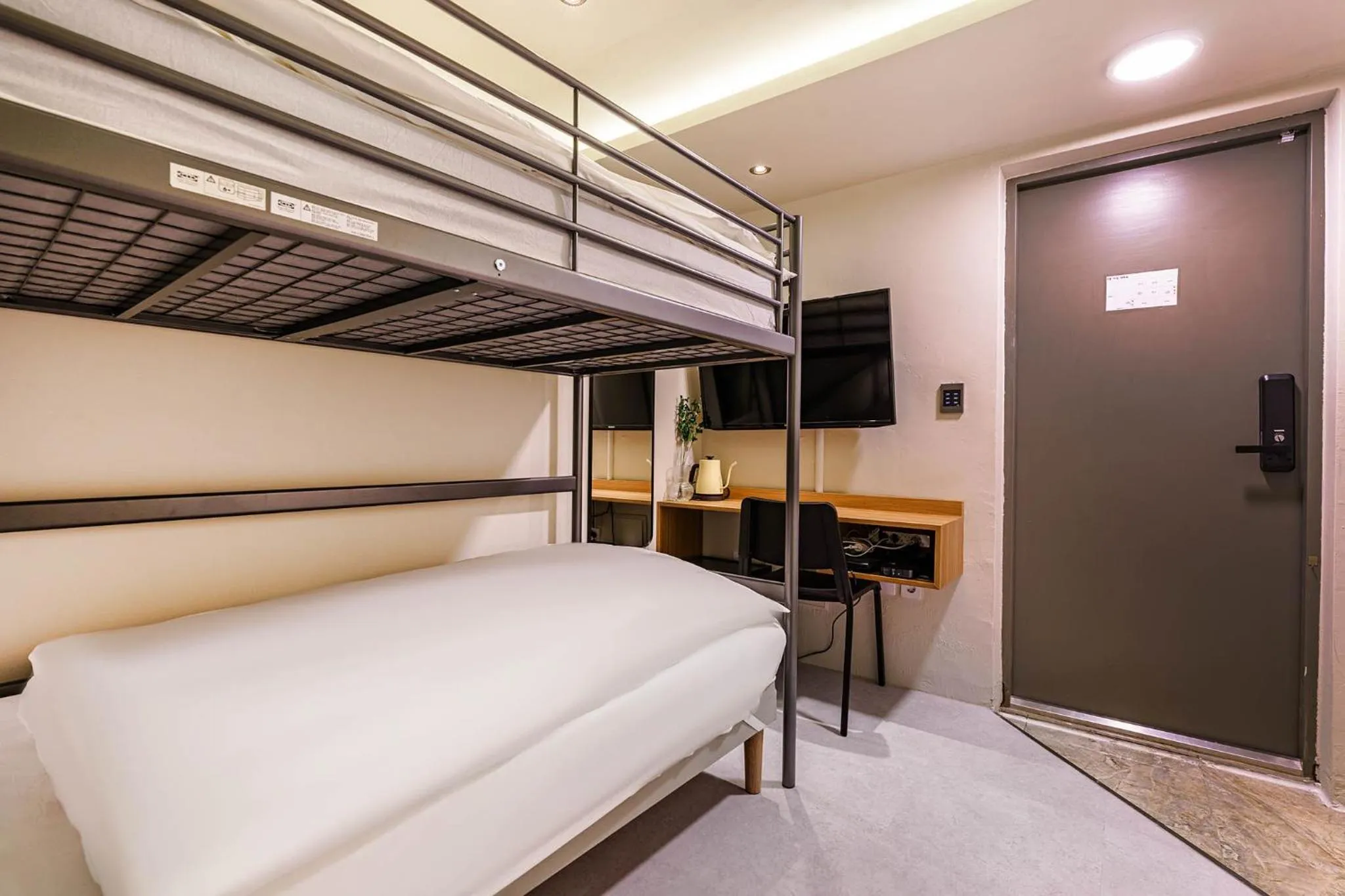 bunk bed, Bed in Hotel Less Seoul