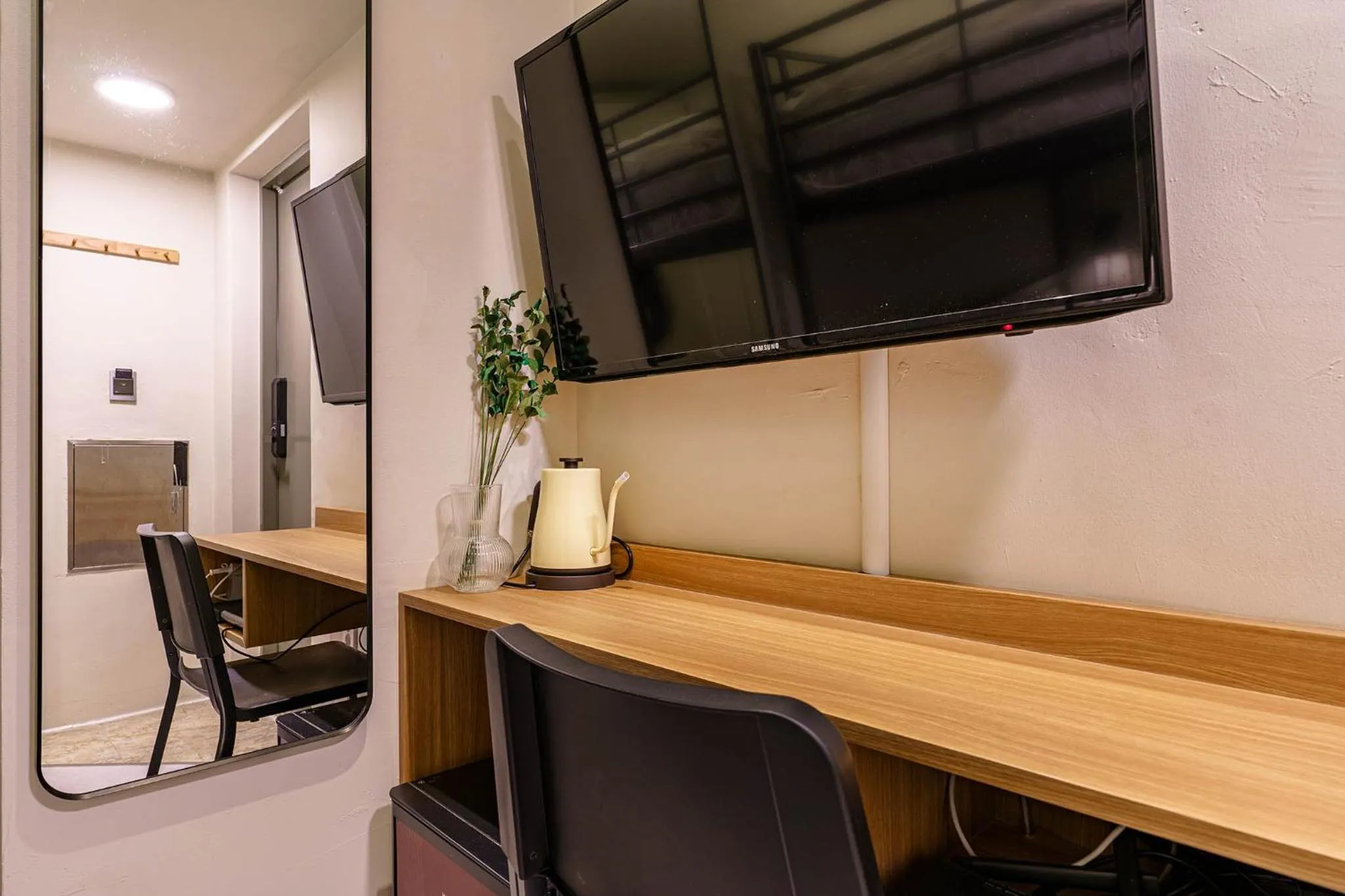 TV and multimedia in Hotel Less Seoul