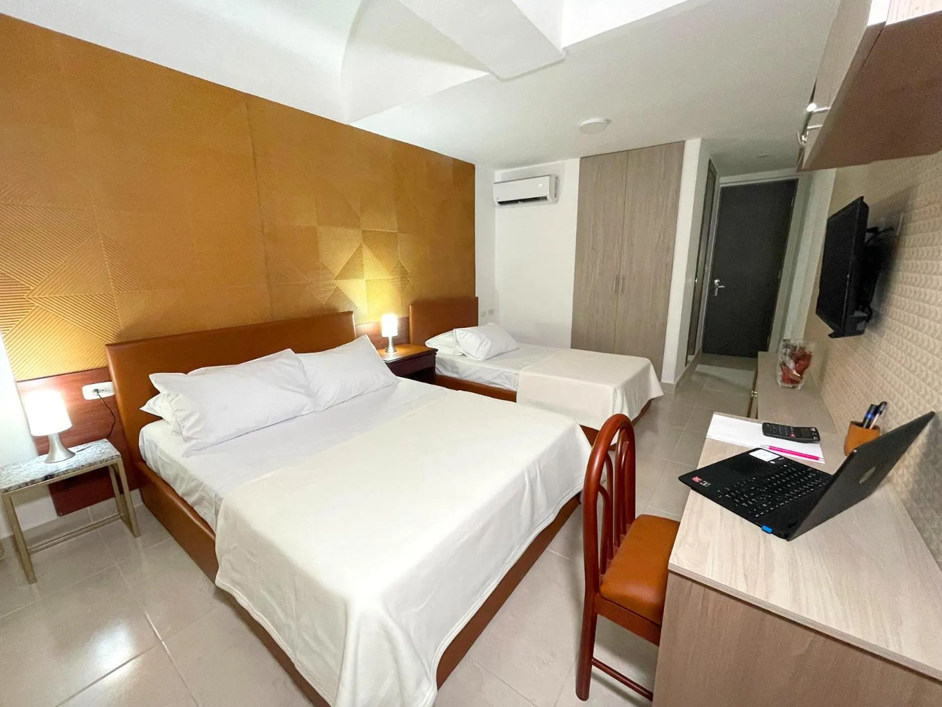 Bed in Hotel Prado 72 INN