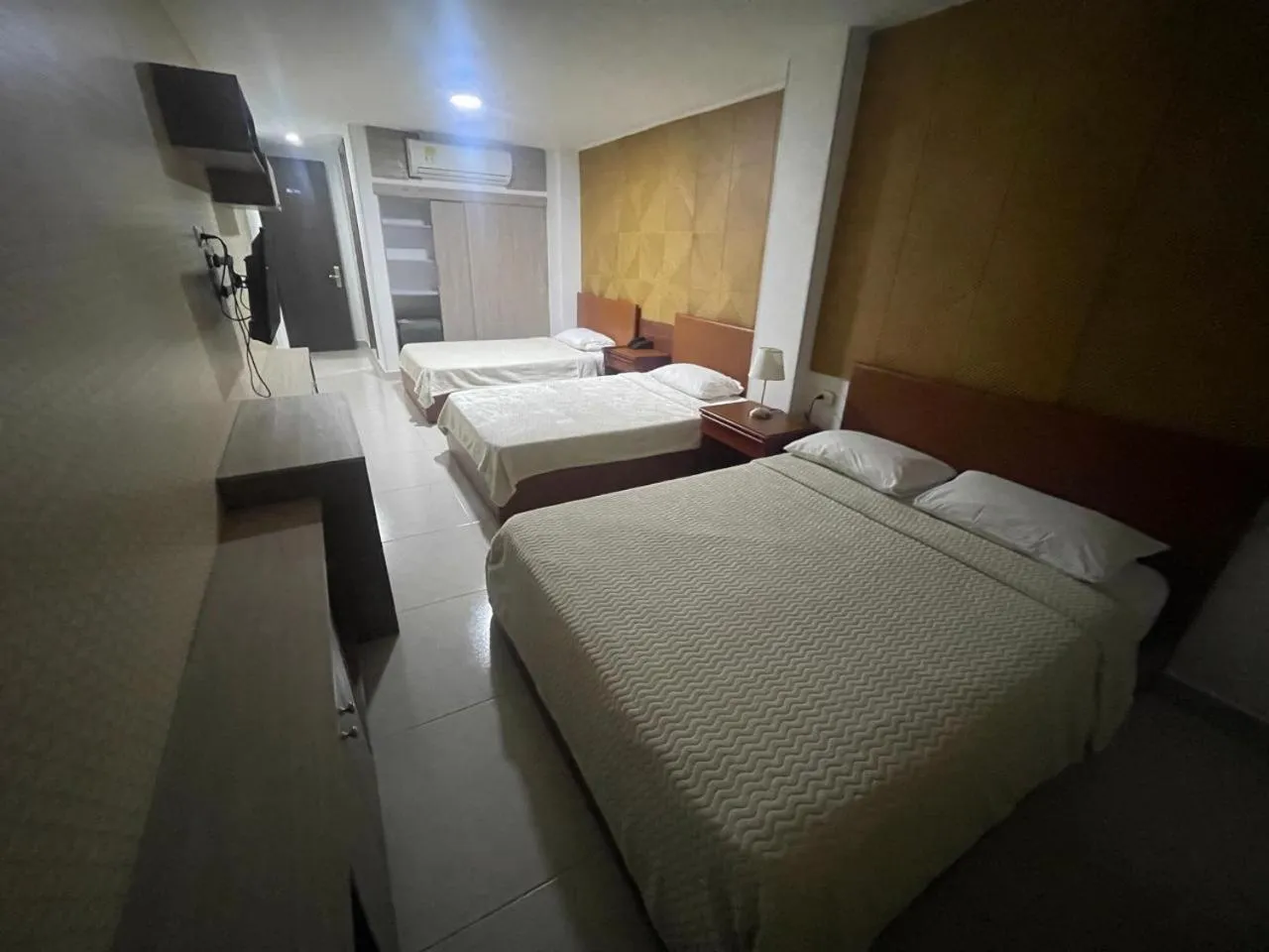 TV and multimedia, Bed in Hotel Prado 72 INN