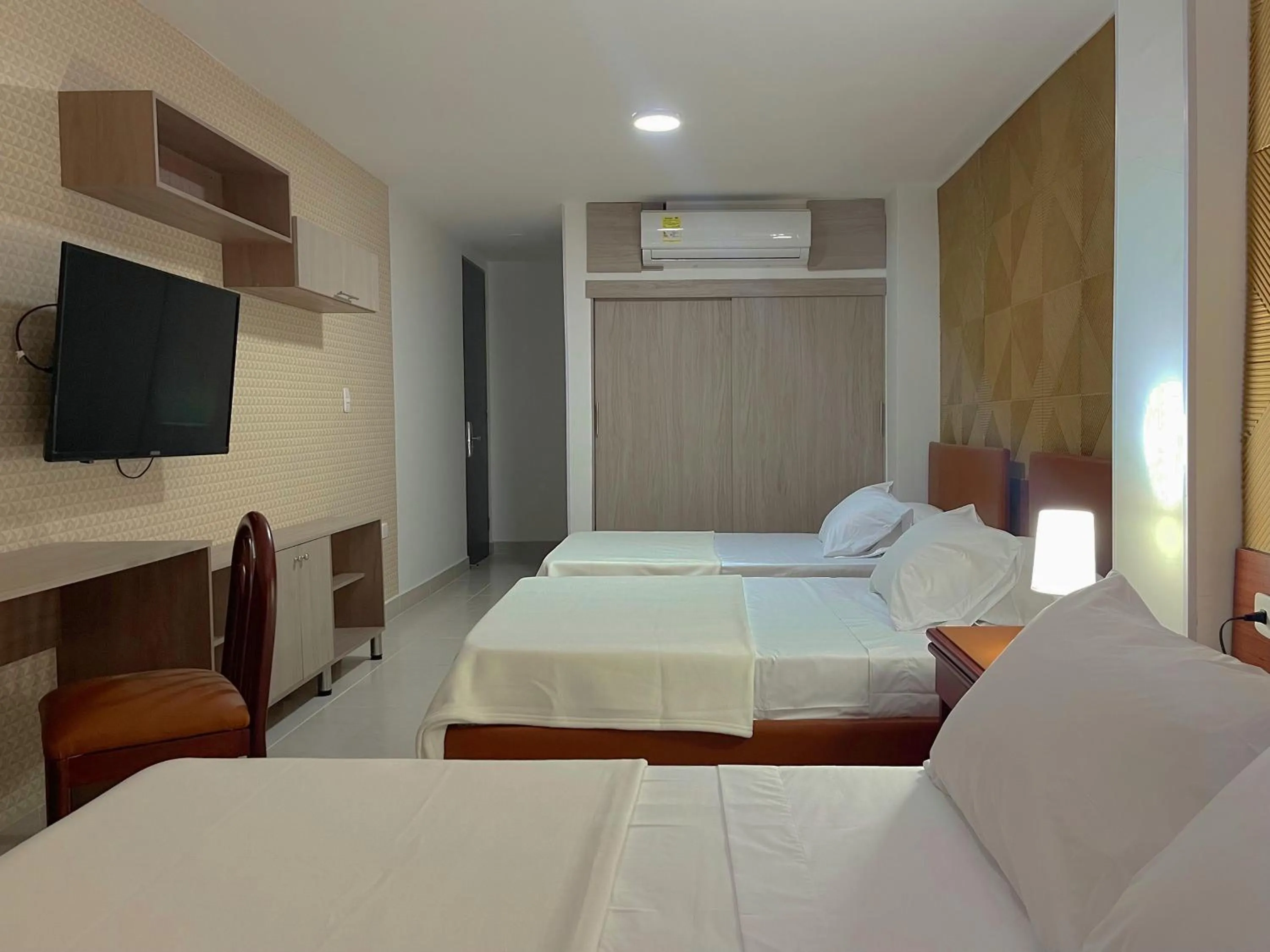 Small Twin Room in Hotel Prado 72 INN