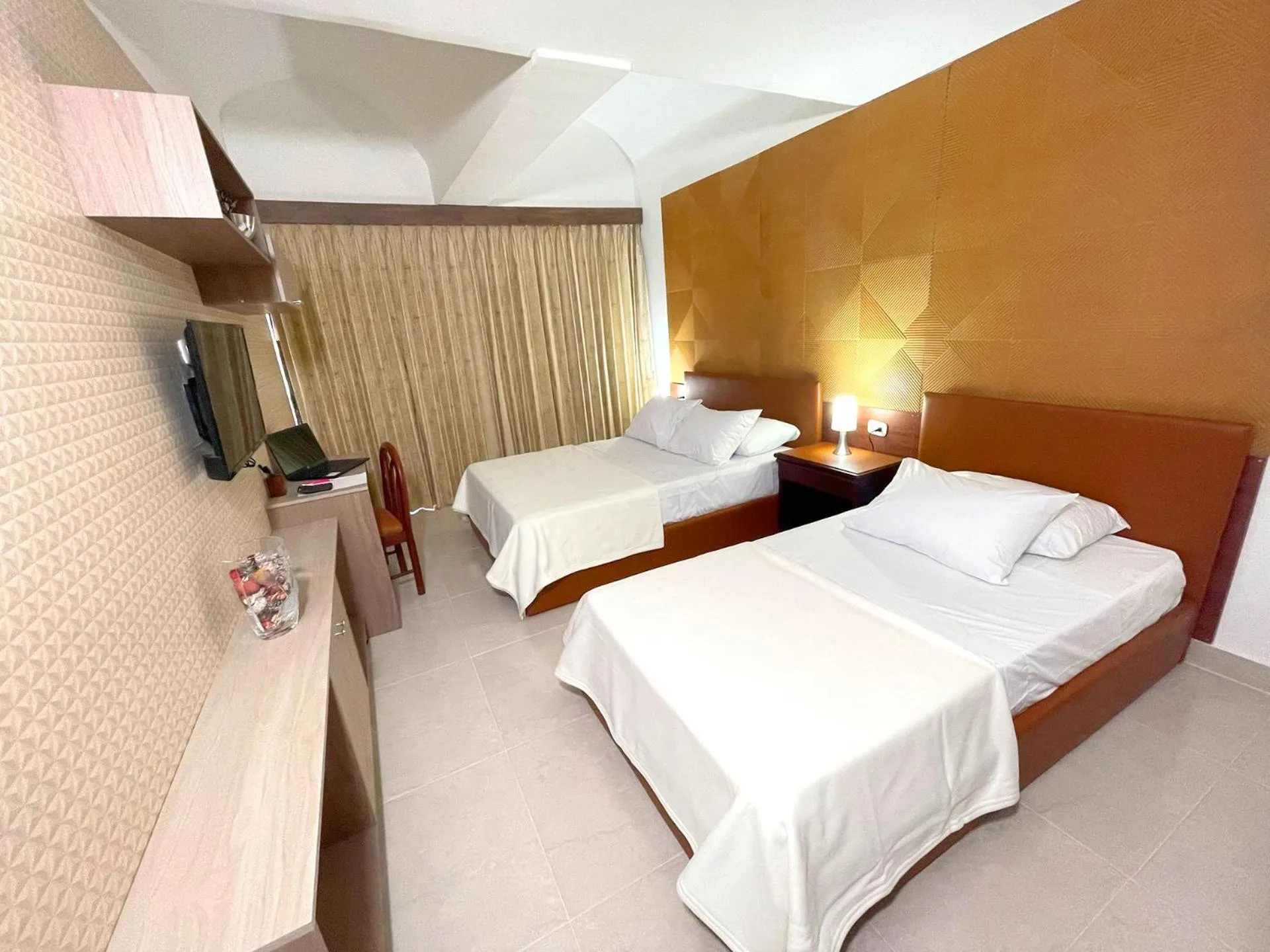 Bed in Hotel Prado 72 INN