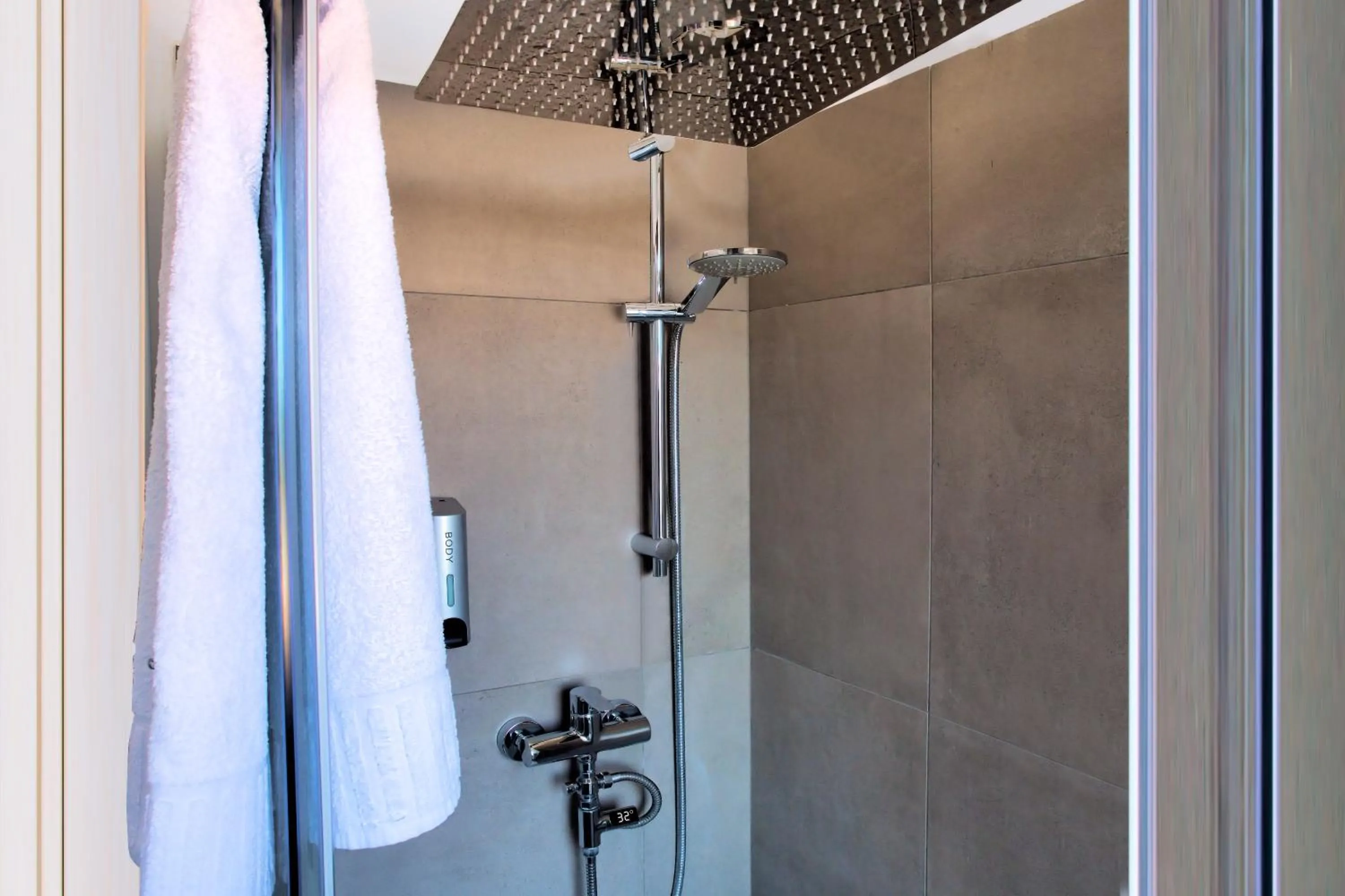 Shower in dimorauno - appartamento domotico a 5 stelle